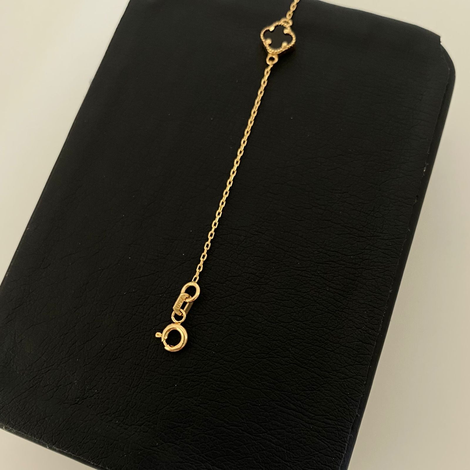 Pulso It trio trebol negro  Oro amarillo 18k +4 / 2,6 Gr / 1 mm / 19 Cm