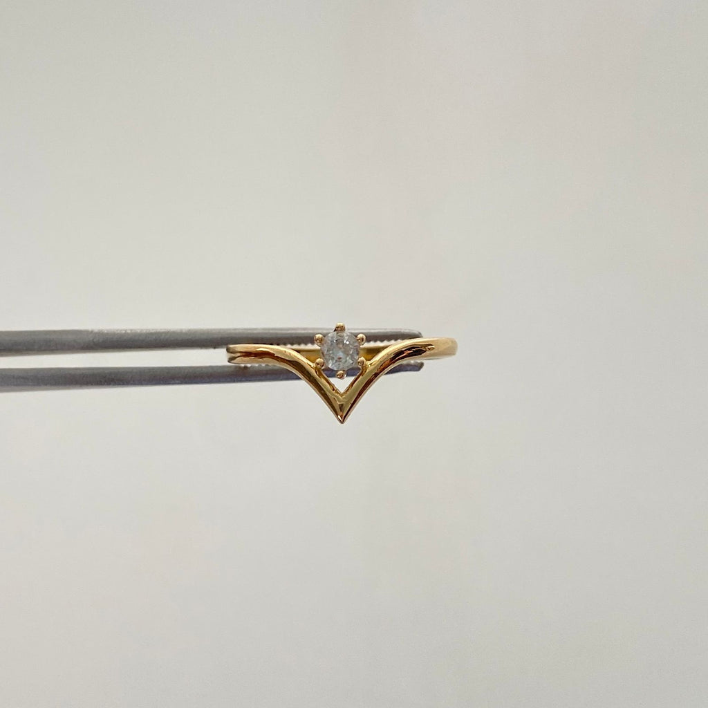 Anillo Solitario Oro amarillo 18k / Talla 6 1/2 / 1,6 Gr / 1,7 mm
