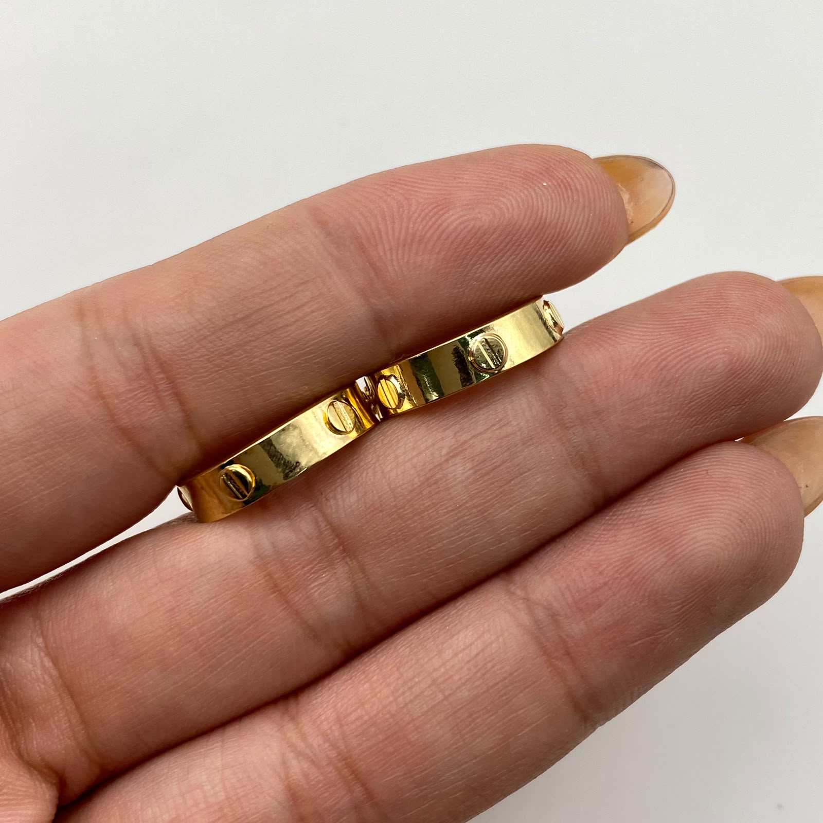Candonga lisa con tornillo  Oro amarillo 1,9 Gr / 2 Cm