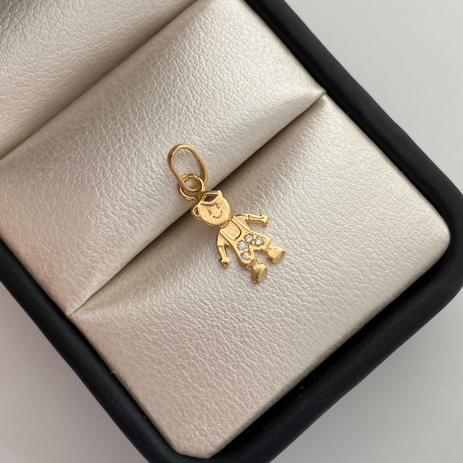 Dije Niño Casting Oro amarillo 18k 0,9 Gr / 8,3 mm / 2 Cm