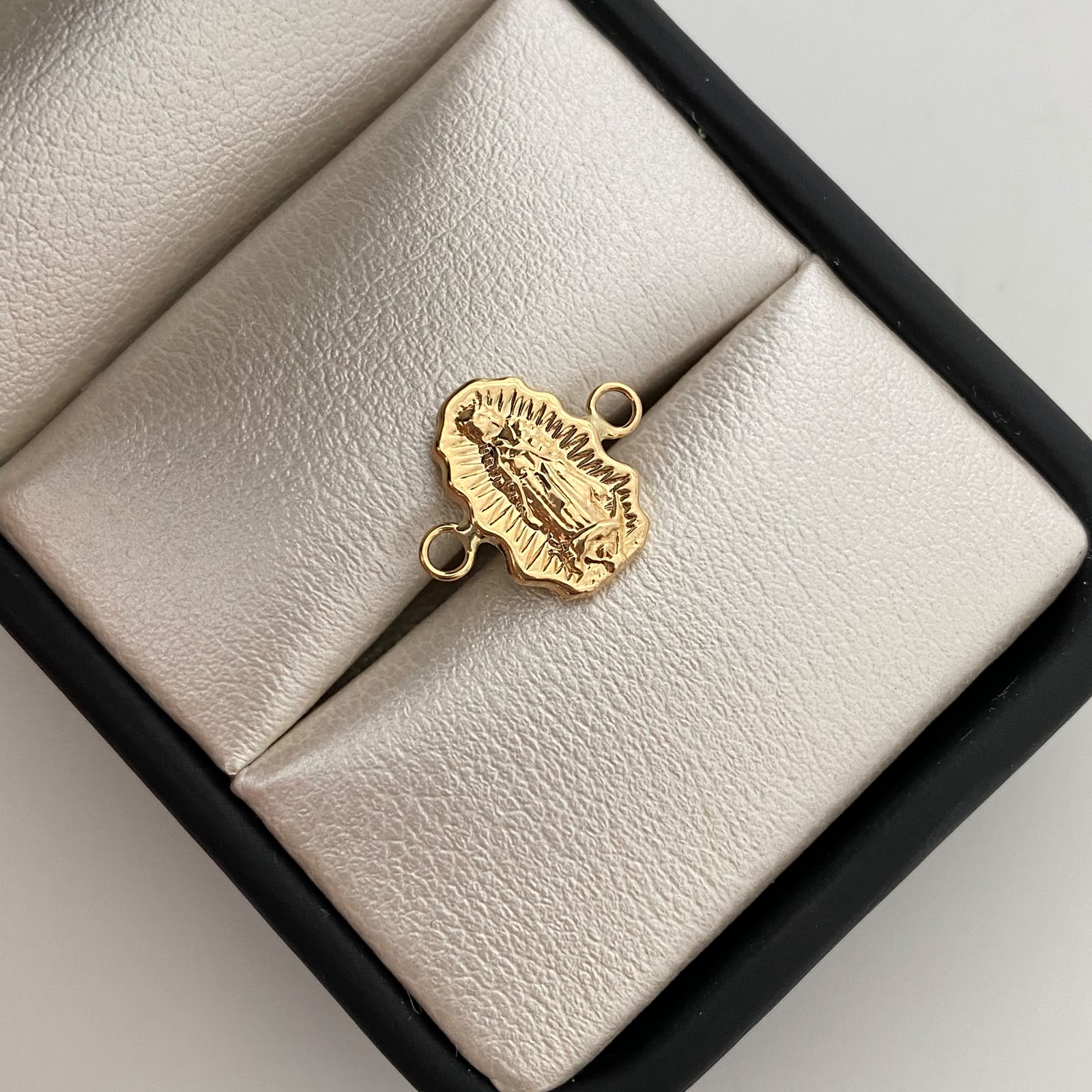 Herraje Virgen De Guadalupe Silueta Oro amarillo 18k 0,6 Gr / 1,5 Cm