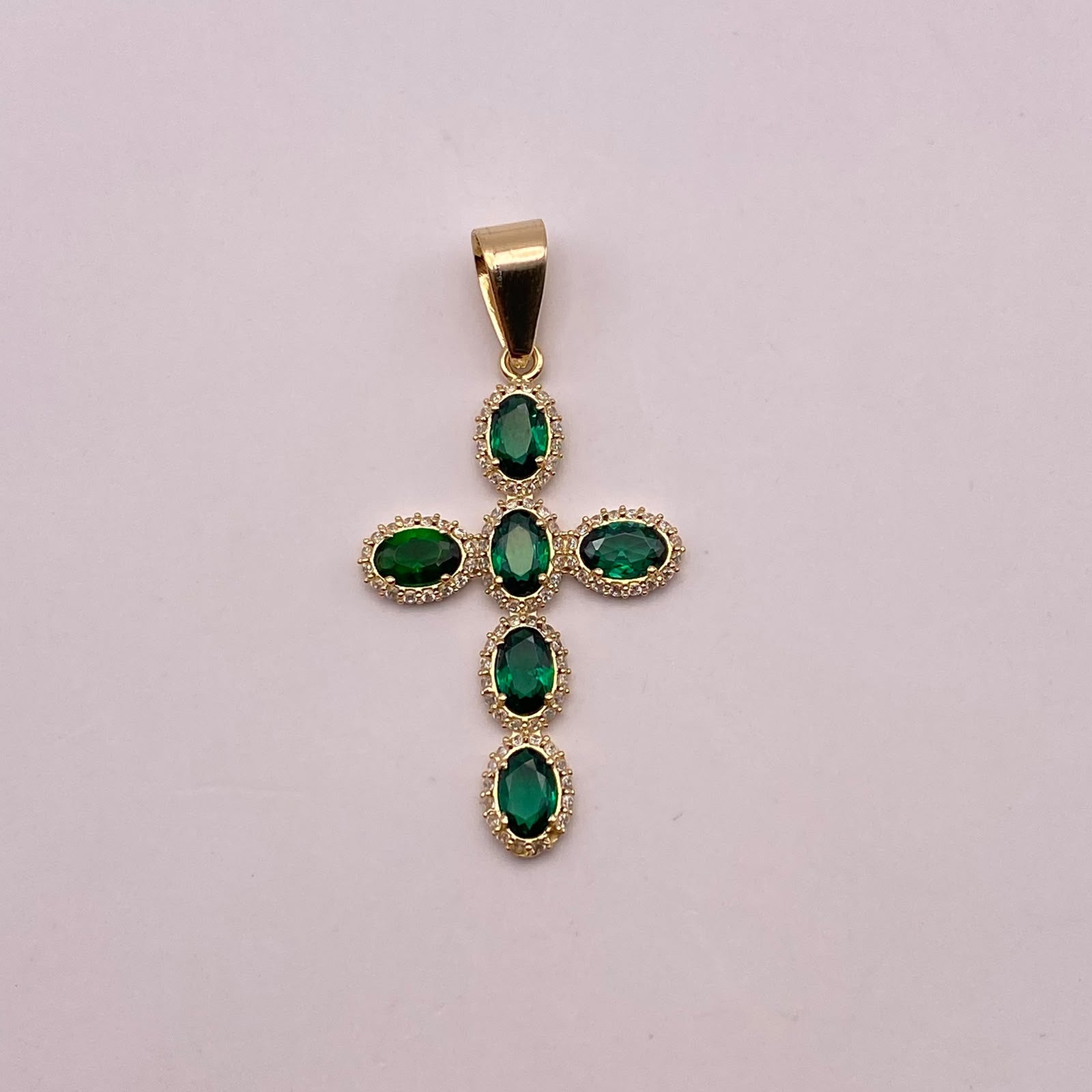 Dije Cruz circones verdes Oro amarillo 18k 3,44 Gr / 22,9 mm / 4,5 Cm