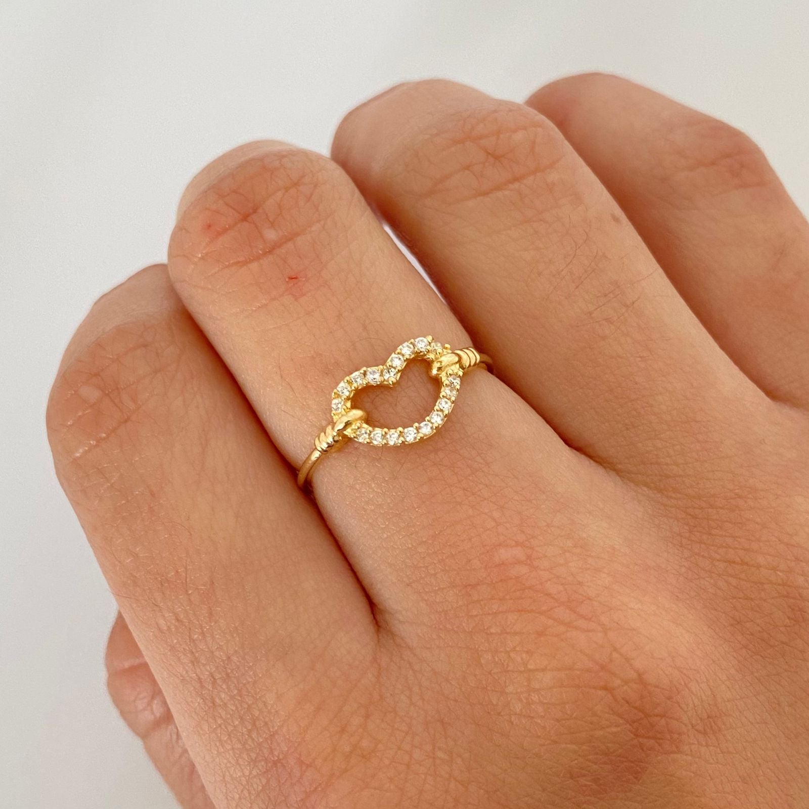 Anillo silueta corazón Oro amarillo 18k / Talla 6 3/4 / 1,6 Gr
