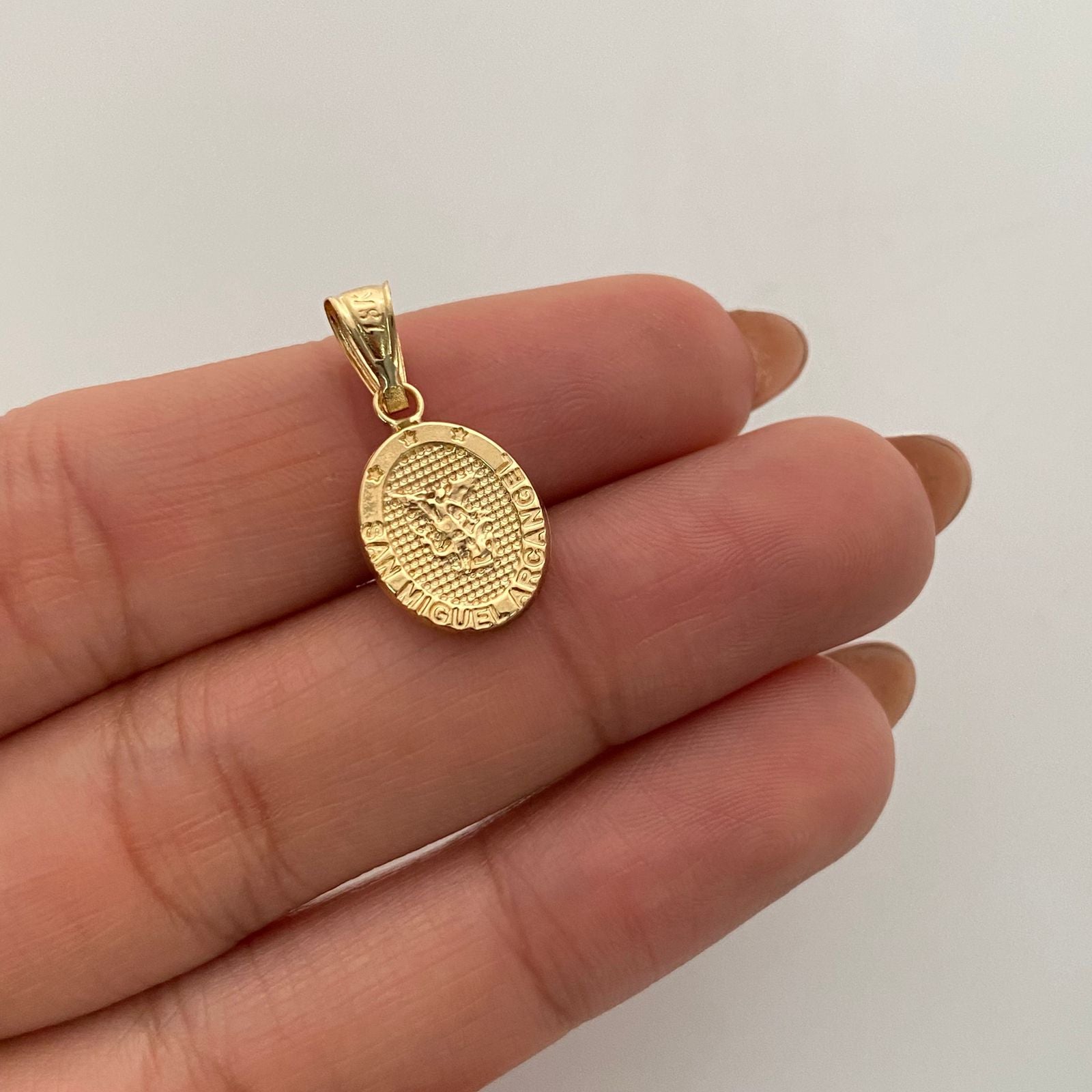 Dije San Miguel Arcangel Oro amarillo 18k 0,8 Gr / 10,5 mm / 2,4 Cm