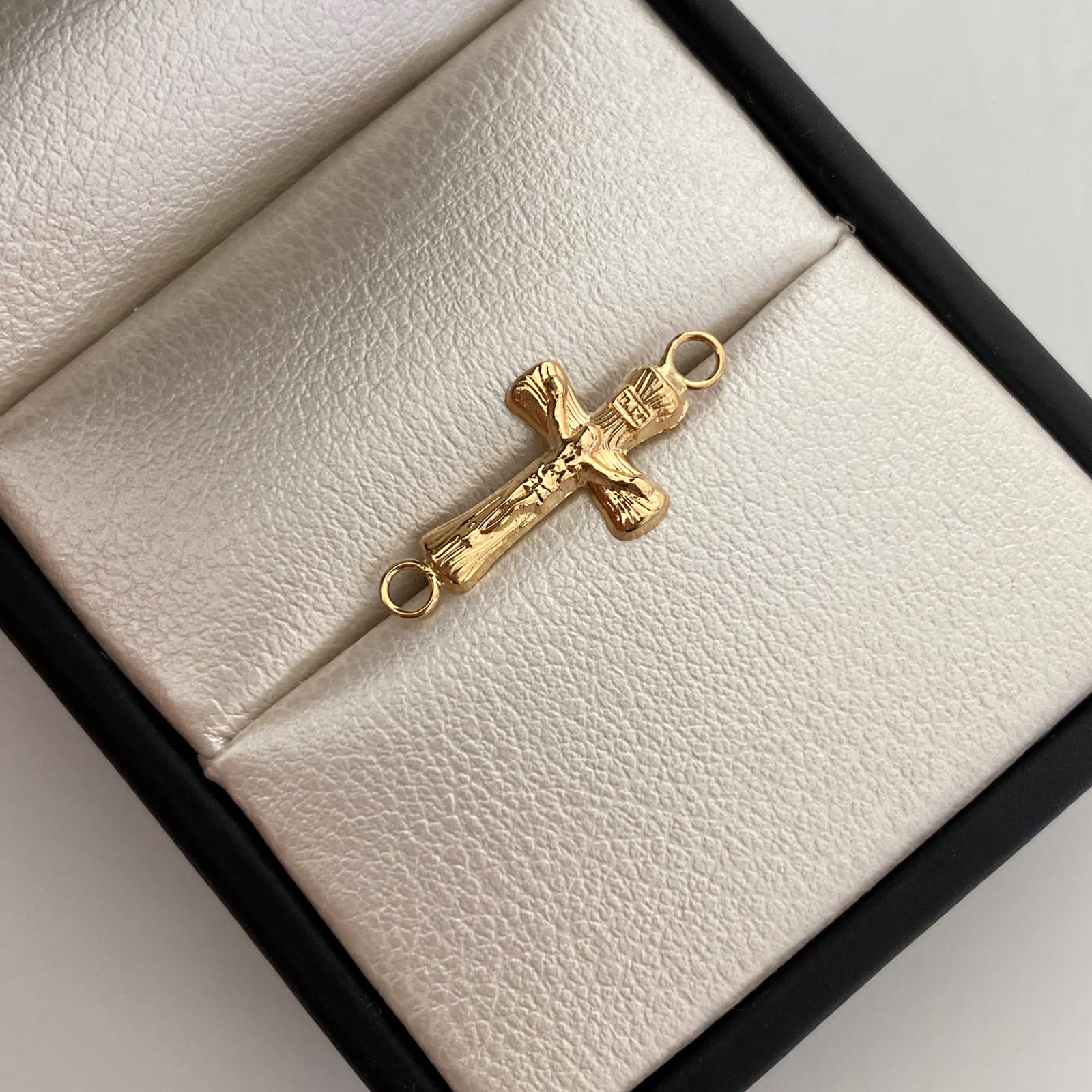 Herraje Cruz Cristo Oro amarillo 18k 0,45 Gr / 2,1 Cm