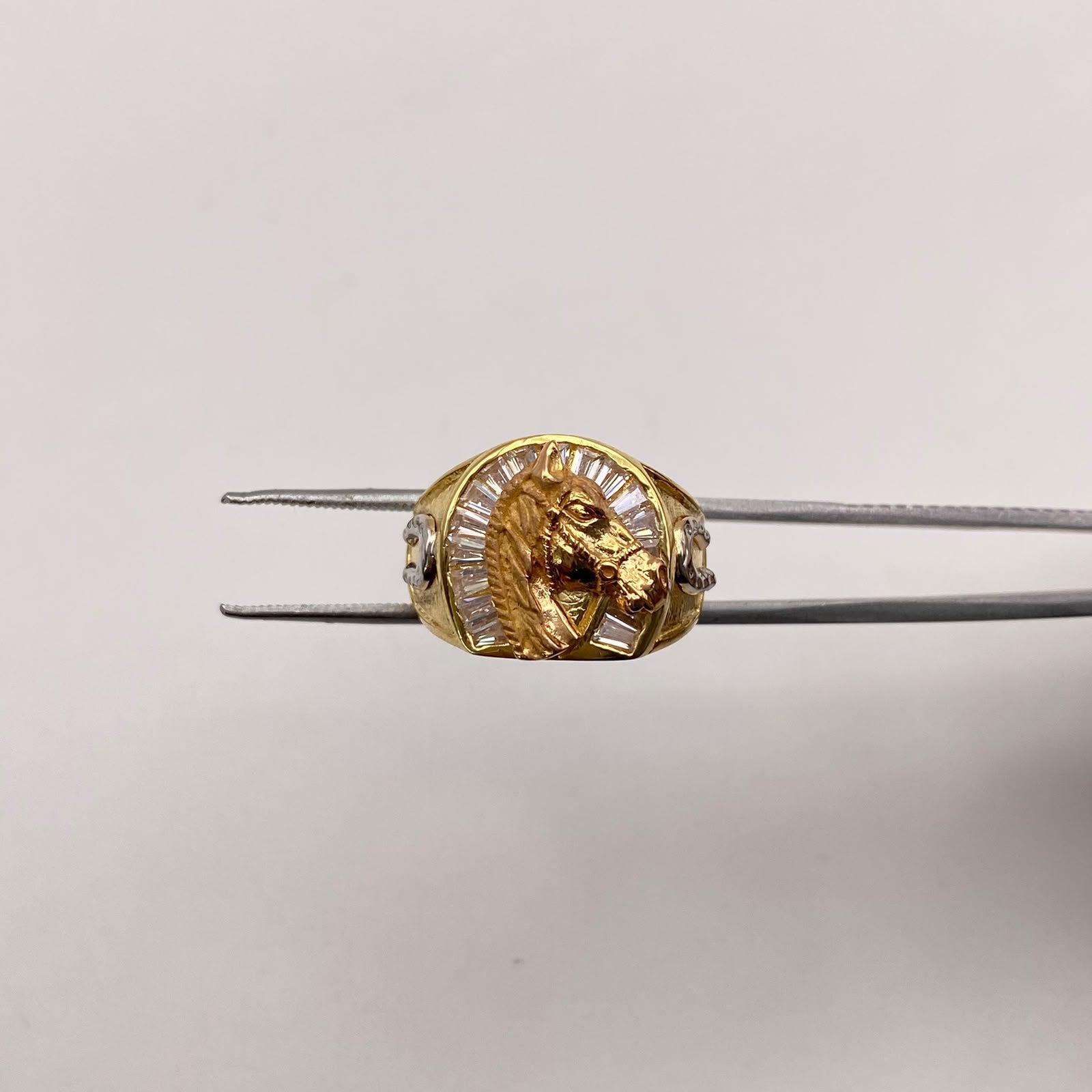 Anillo herradura caballo circones blancos Tres oros 18k / Talla 8 3/4 / 7,15 Gr / 5,55 mm
