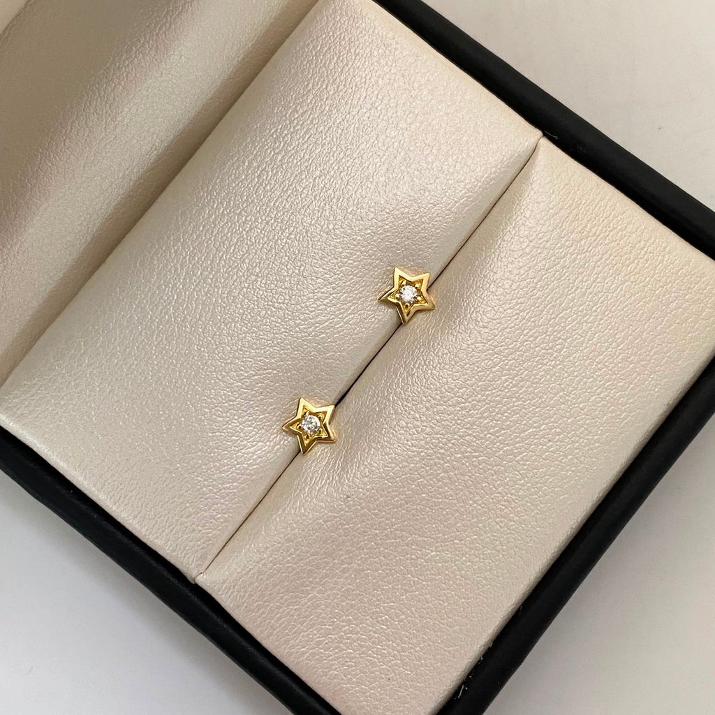 Topos estrella circon blanco  Oro amarillo 18k 0,75 Gr / 6 mm