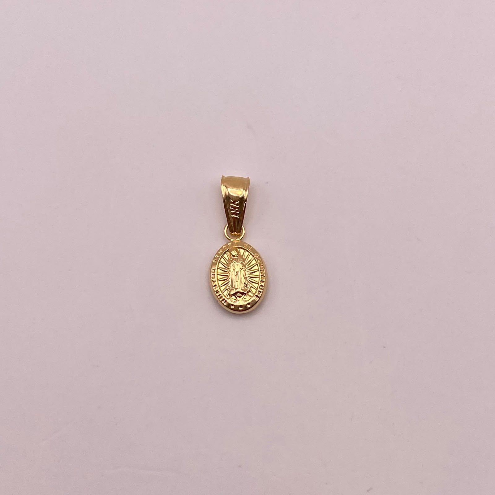 Dije Virgen de guadalupe Oro amarillo 18k 0,47 Gr / 8 mm / 1,9 Cm