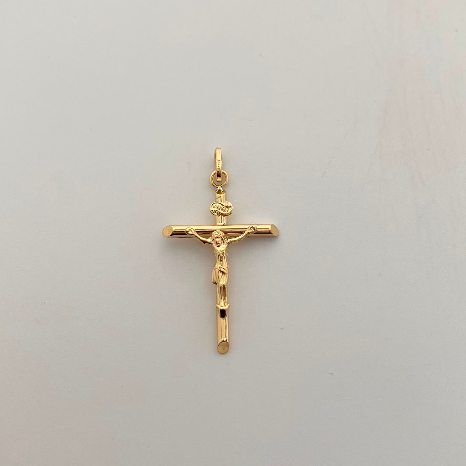 Dije Cruz Tubular Cristo Oro amarillo 18k 1,6 Gr / 24,6 mm / 4,4 Cm