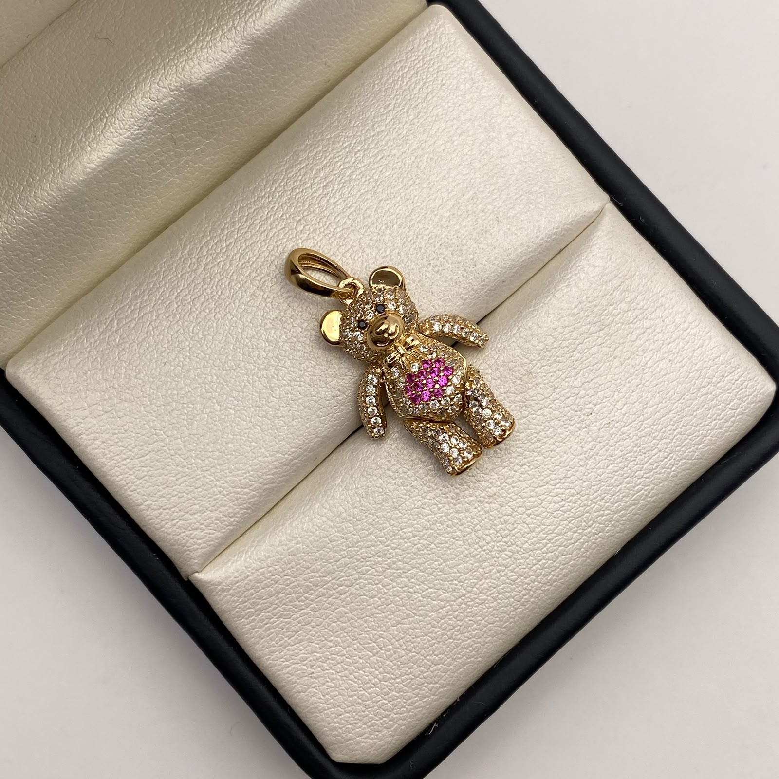 Dije Oso articulado circones blancos corazon fucsia Oro amarillo 18k 5,81 Gr / 14,9 mm / 2,9 Cm