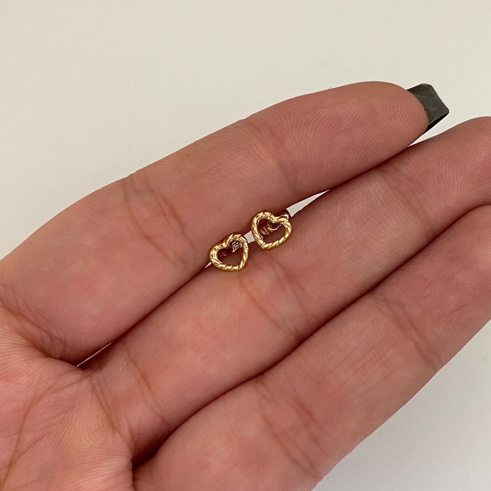 Topos Corazon Silueta Entorchado Oro amarillo 18k 0,45 Gr / 6,1 mm