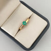 Anillo con esmeralda en gota  Oro amarillo 18k / Talla 6 3/4 / 2,5 Gr