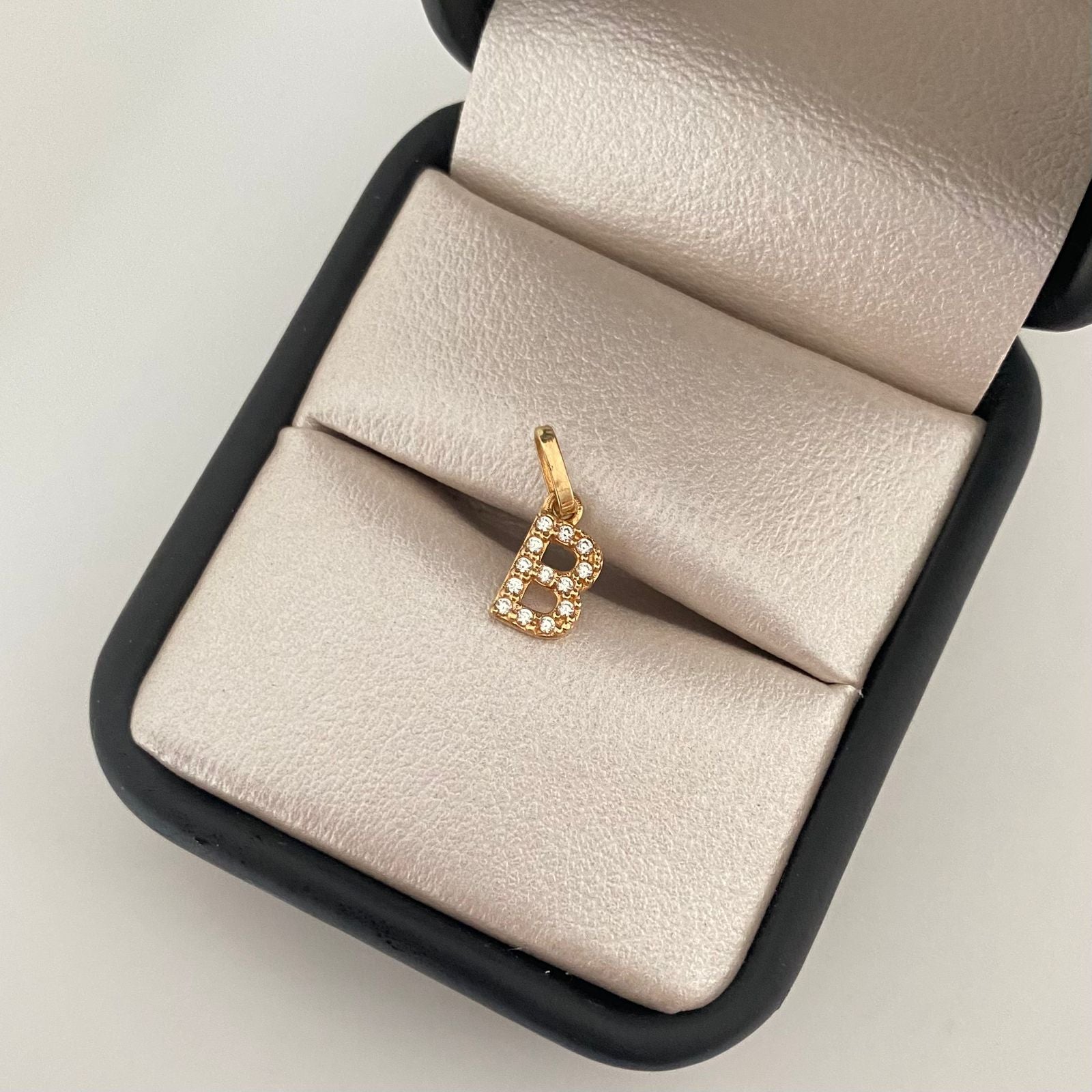 Dije letra B casting Oro amarillo 18k 0,6 Gr / 1,5 Cm