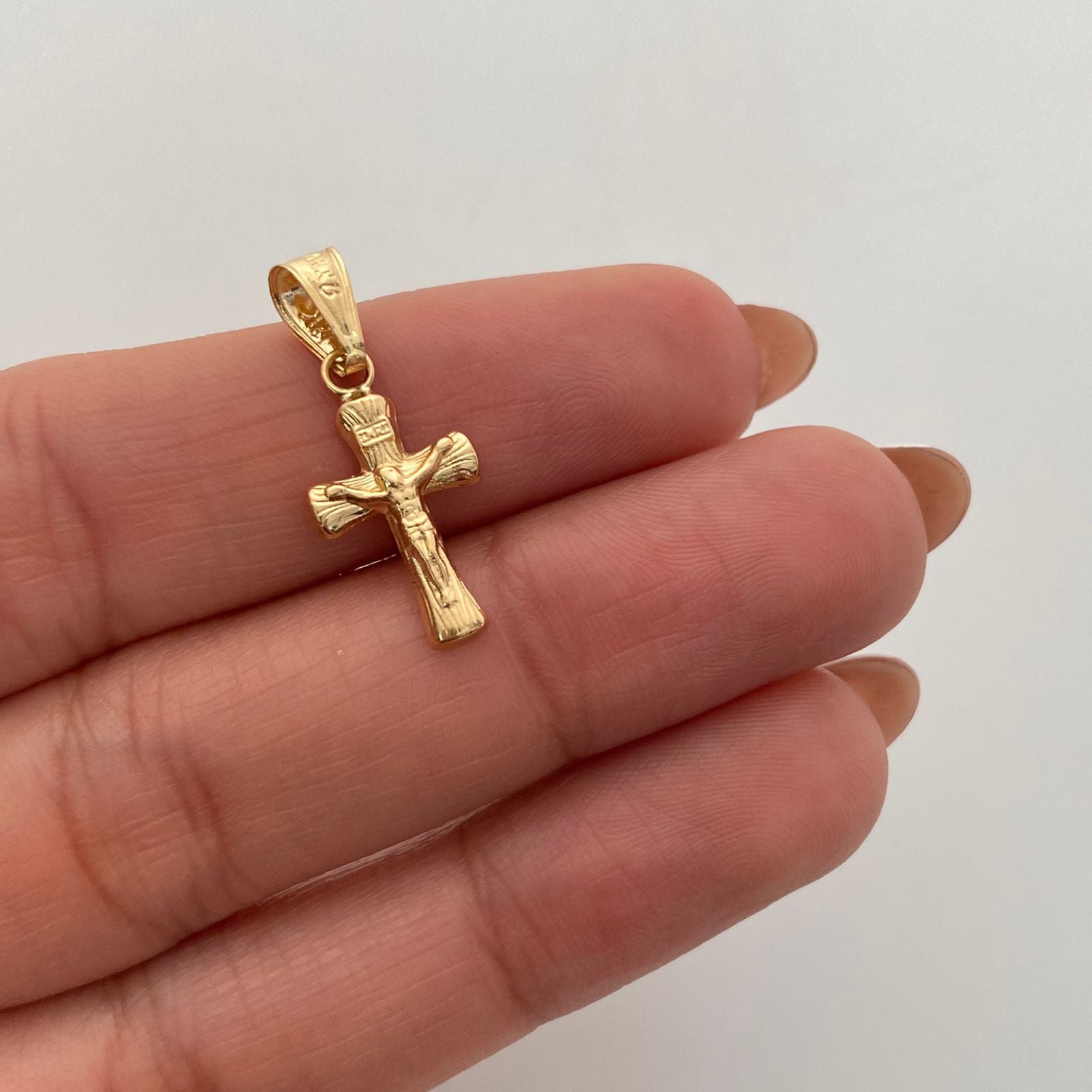 Dije Cruz Cristo Oro amarillo 18k 0,55 Gr / 10,2 mm / 2,4 Cm