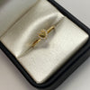 Anillo Corazon borde circones blancos Oro amarillo 18k / Talla 7 1/2 / 1,45 Gr / 1 mm