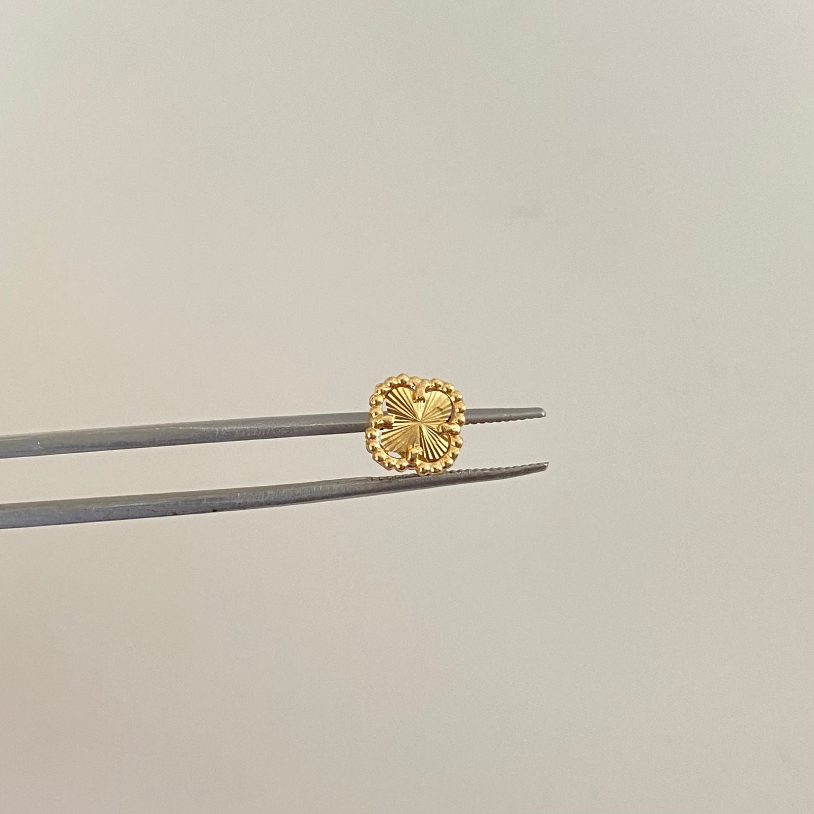 Topos individual fondo diamantado Oro amarillo 18k +1 / 1,0 Gr / 7,0 mm
