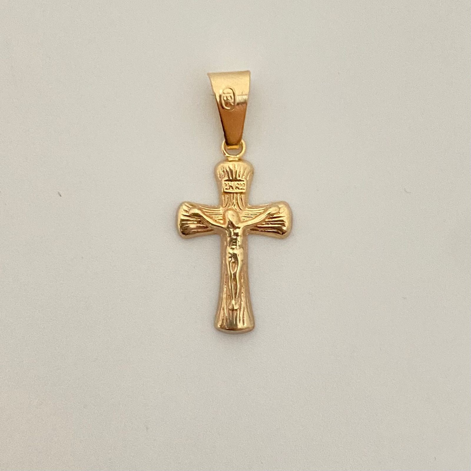 Dije cruz cristo diamantado Oro amarillo 18k 0,9 Gr / 3 Cm