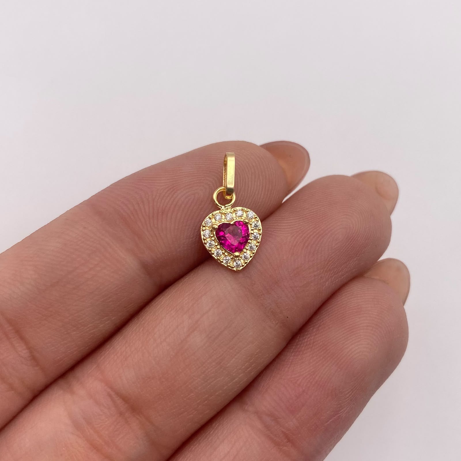 Dije Corazon circones blancos y fucsia Oro amarillo 18k 0,6 Gr / 7,7 mm / 1,5 Cm