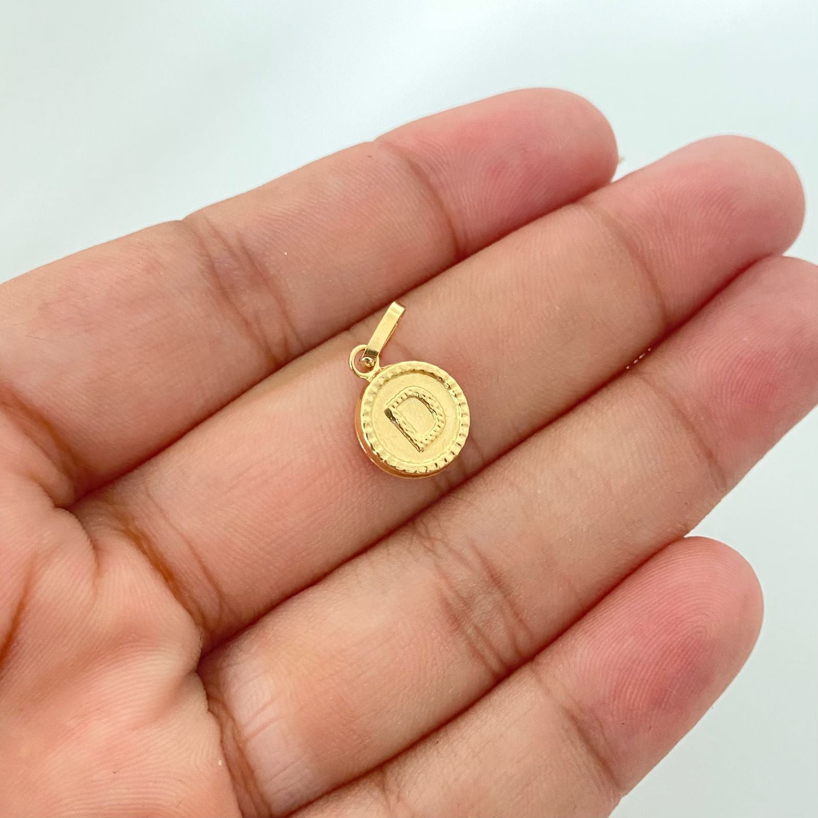Dije letra D Oro amarillo 18k 0,75 Gr / 2,0 Cm