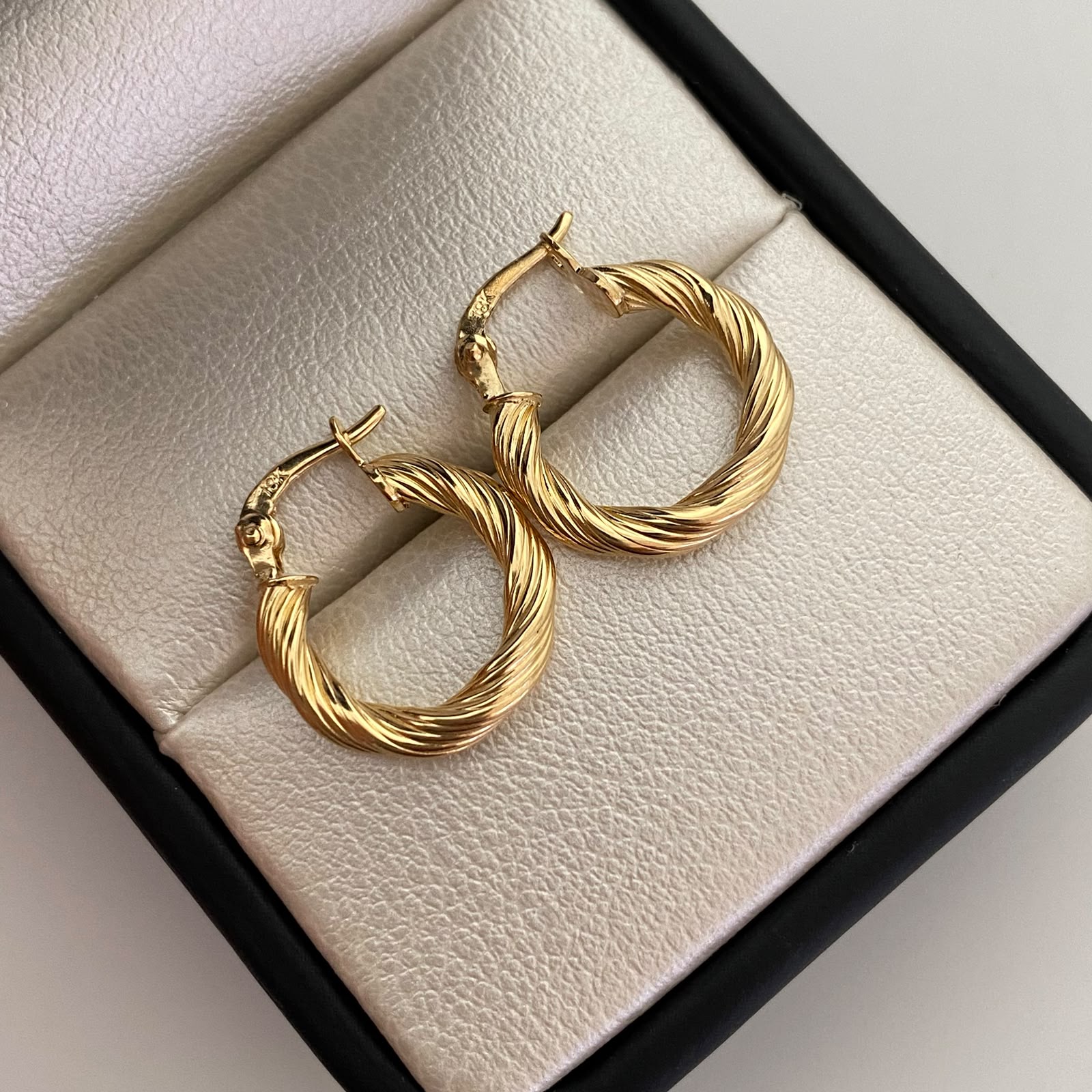 Candonga Entorchada Oro amarillo 18k 1,45 Gr / 1,7 Cm