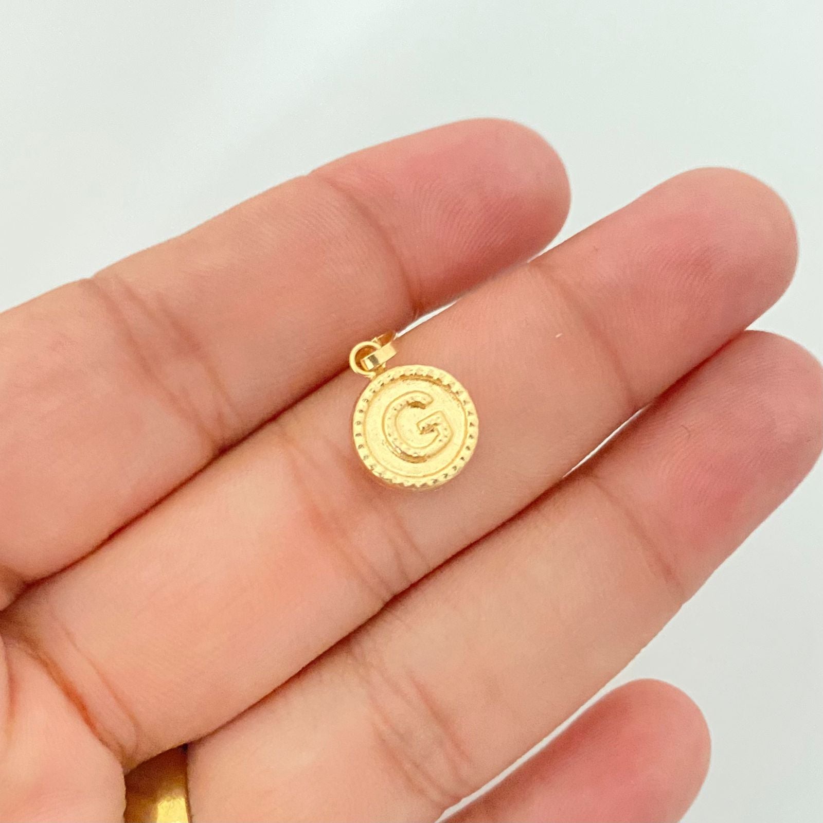 Dije letra G Oro amarillo 18k 0,70 Gr / 2,0 Cm