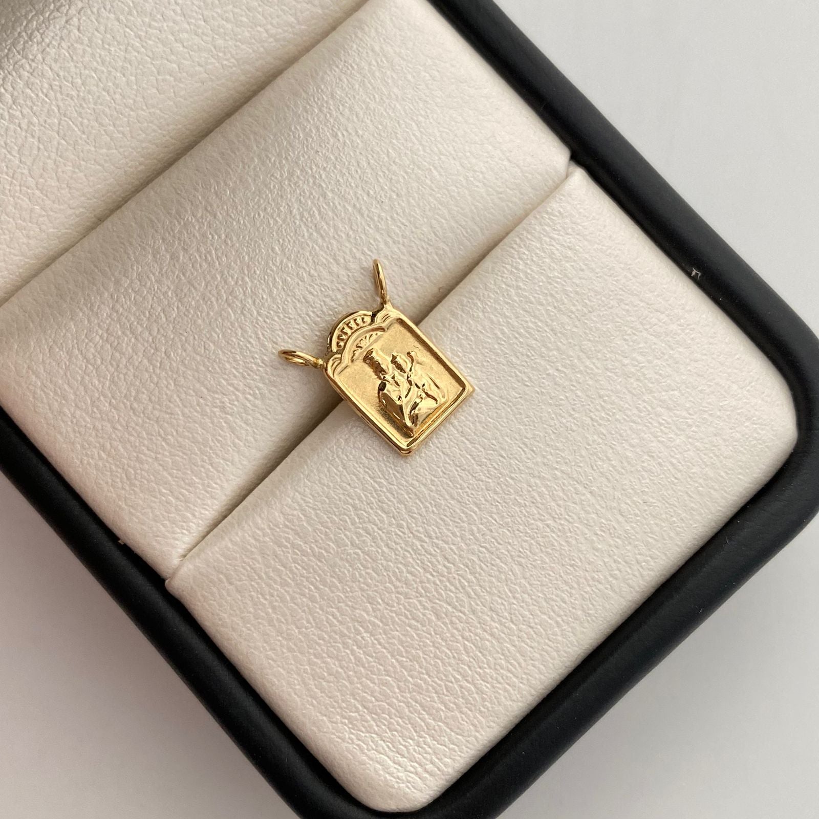 Herraje virgen de guadalupe  Oro amarillo 18k 0,65 Gr / 1,8 Cm