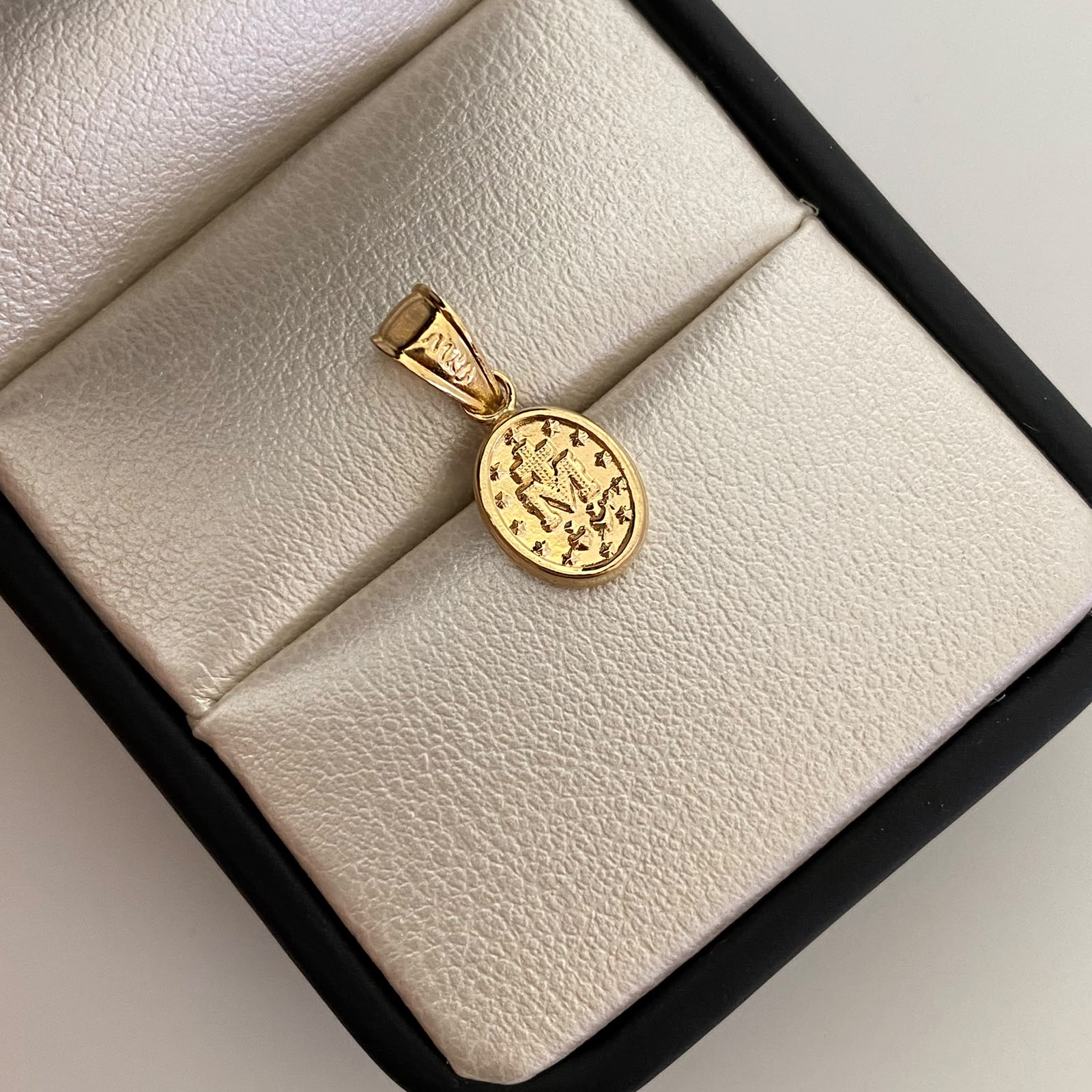Dije Virgen Milagrosa Oro amarillo 18k 0,6 Gr / 8,4 mm / 2 Cm