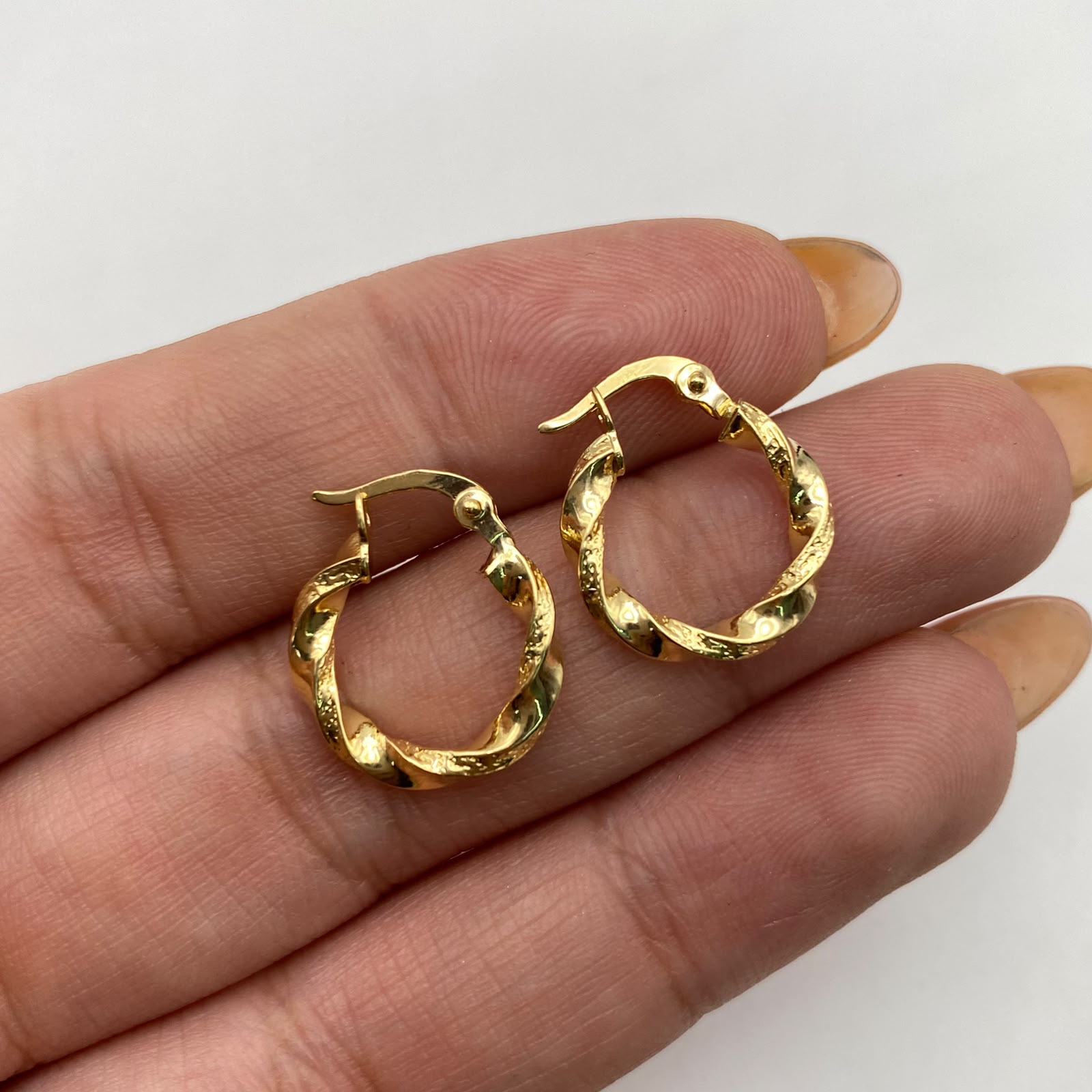 Candonga lisa y satinada Oro amarillo 1,2 Gr / 1,5 Cm