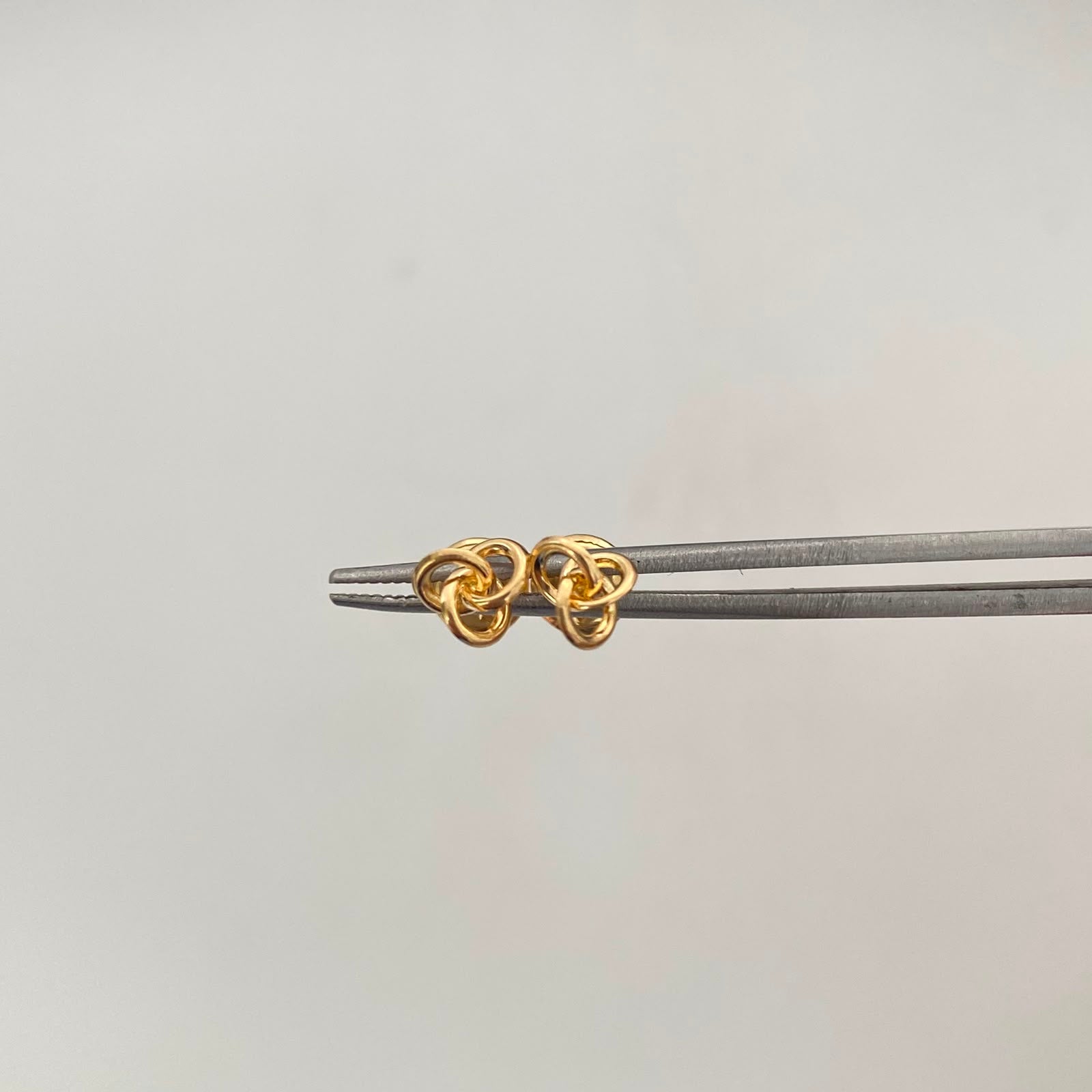 Topos Nudito Oro amarillo 18k 0,5 Gr / 5 mm
