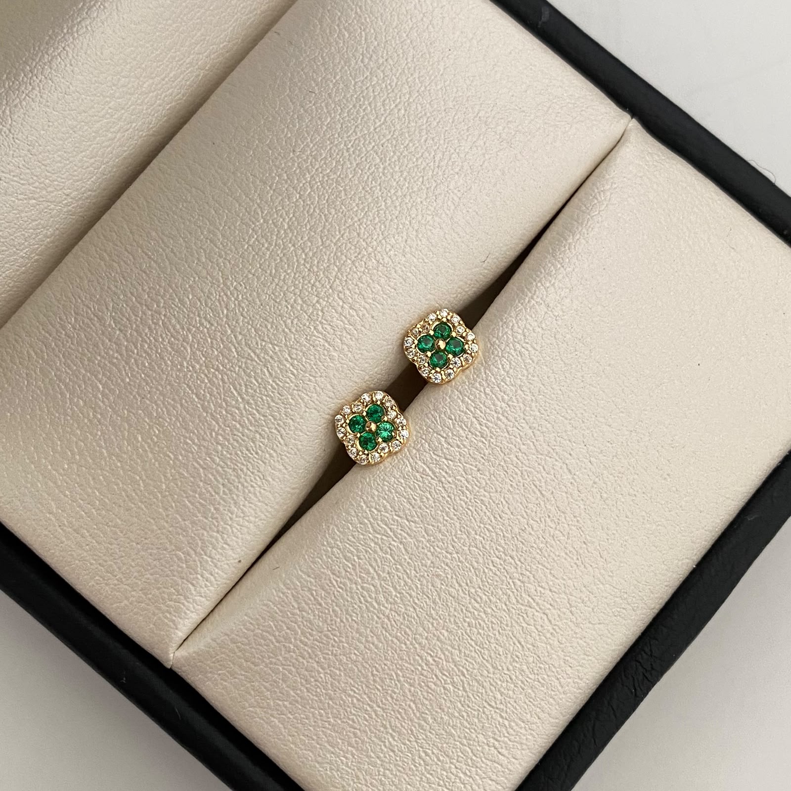 Topos Trebol Casting Verde Oro amarillo 18k 0,9 Gr / 5,6 mm