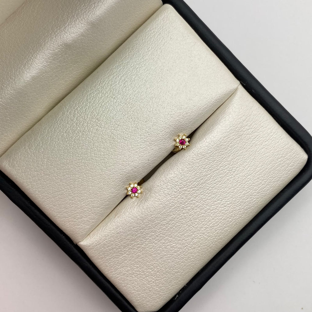 Topos Flor circones blancos y fucsia Oro amarillo 18k 0,5 Gr / 4,2 mm