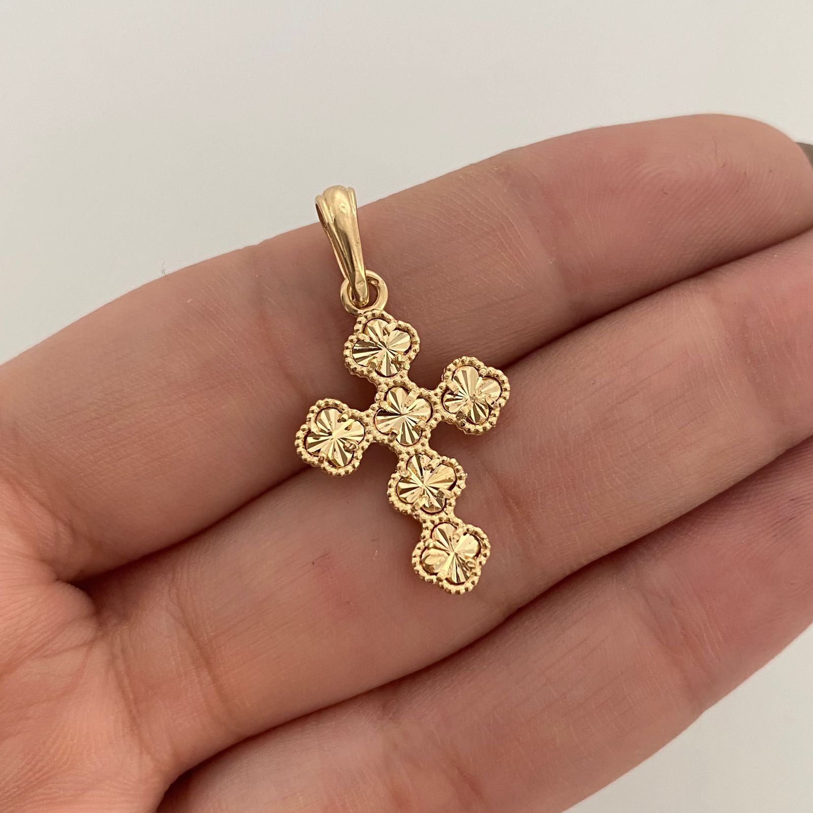 Dije Cruz Trebol Diamantado Oro amarillo 18k +2 / 2,3 Gr / 16 mm / 3 Cm