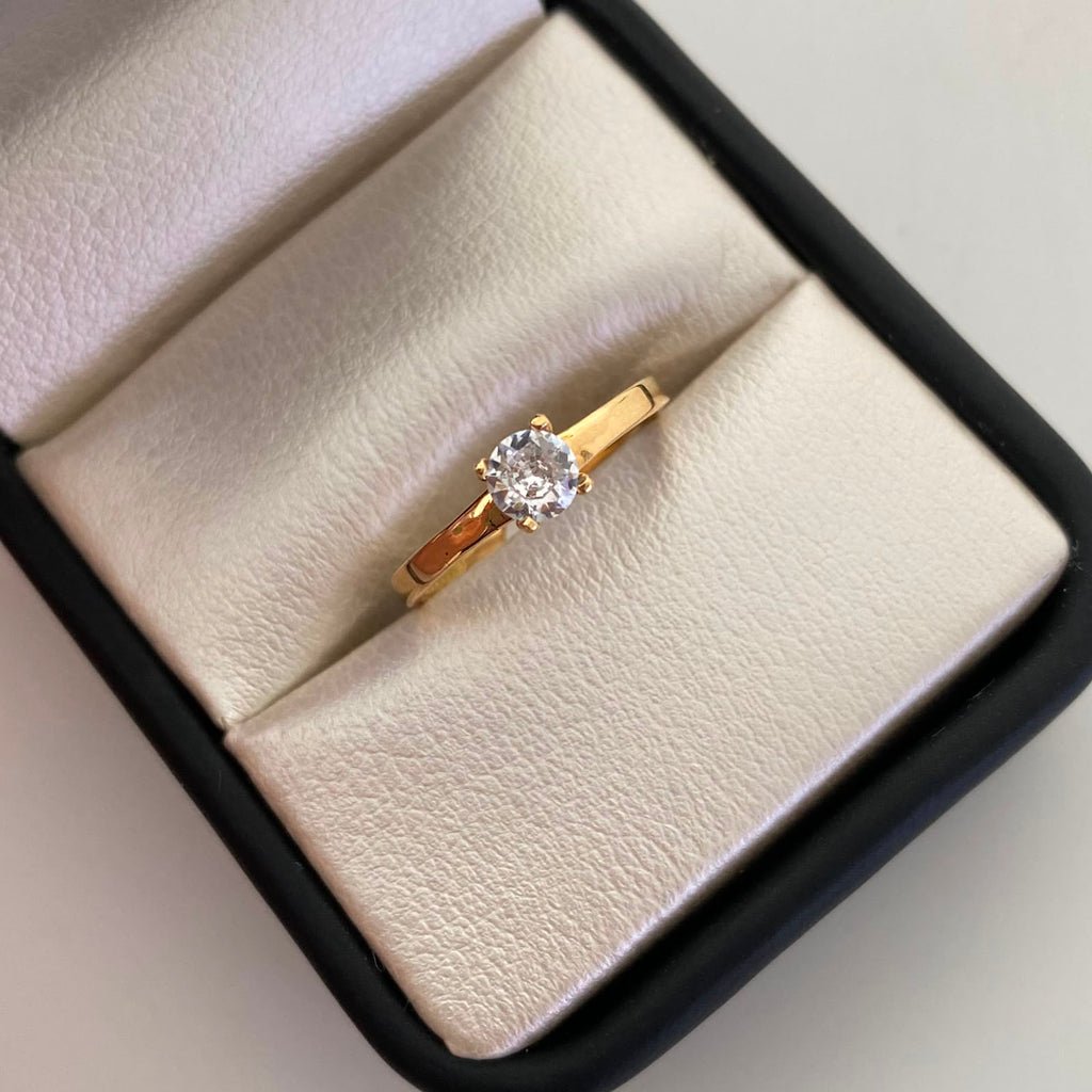 Anillo Solitario Oro amarillo 18k / Talla 6 1/2 / 1,25 Gr / 2 mm