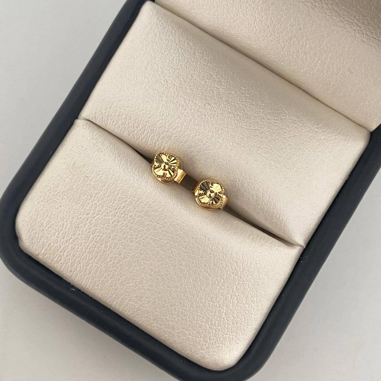 Topos It trebol fondo diamantado Oro amarillo 18k +4 / 1,0 Gr