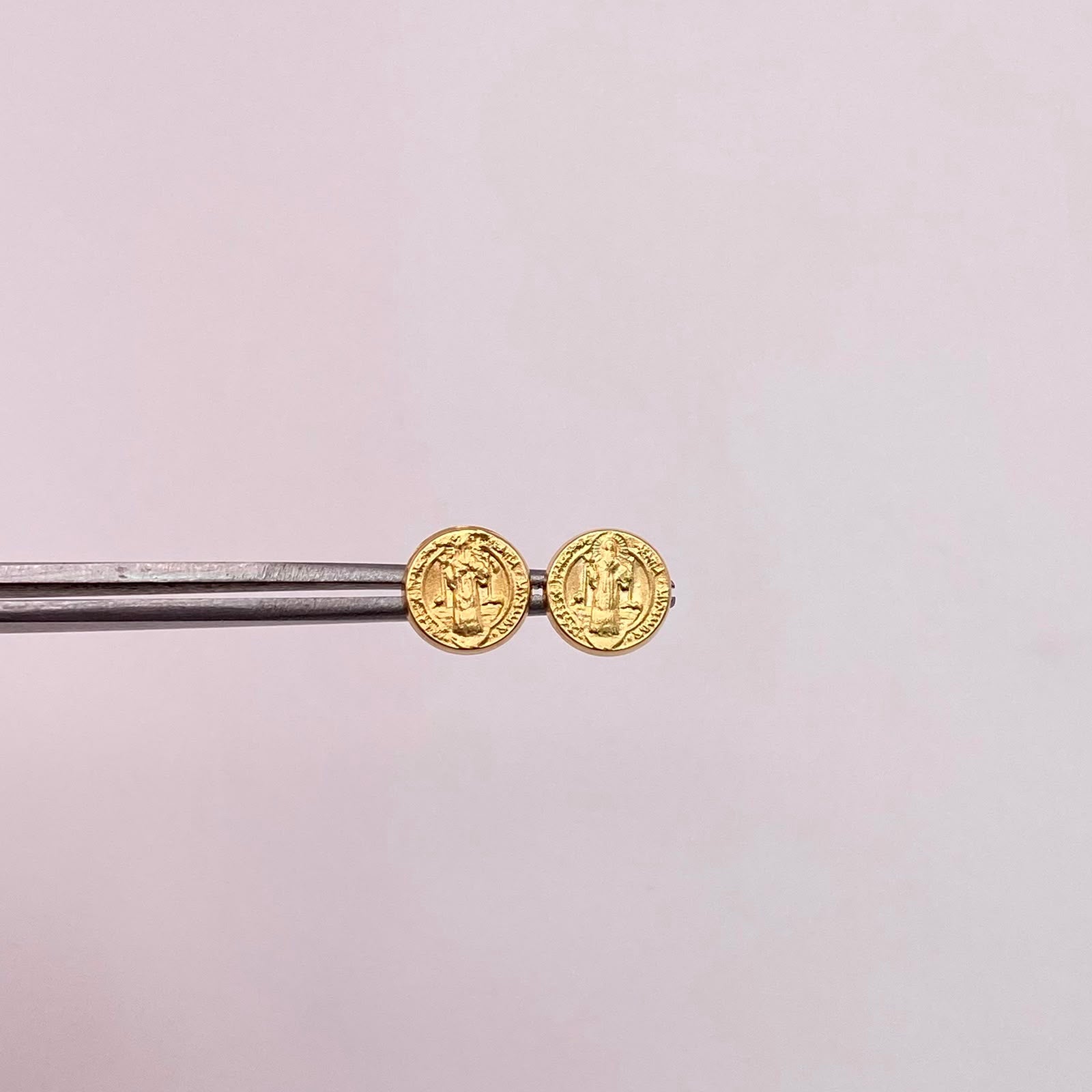 Topos San Benito Oro amarillo 18k 0,8 Gr / 8,3 mm
