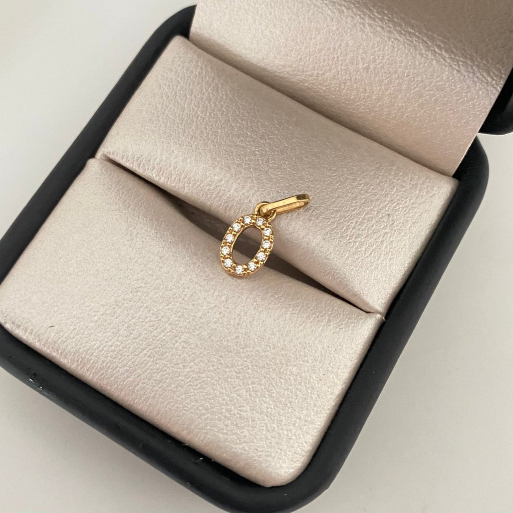 Dije letra O casting Oro amarillo 18k 0,45 Gr / 1,5 Cm