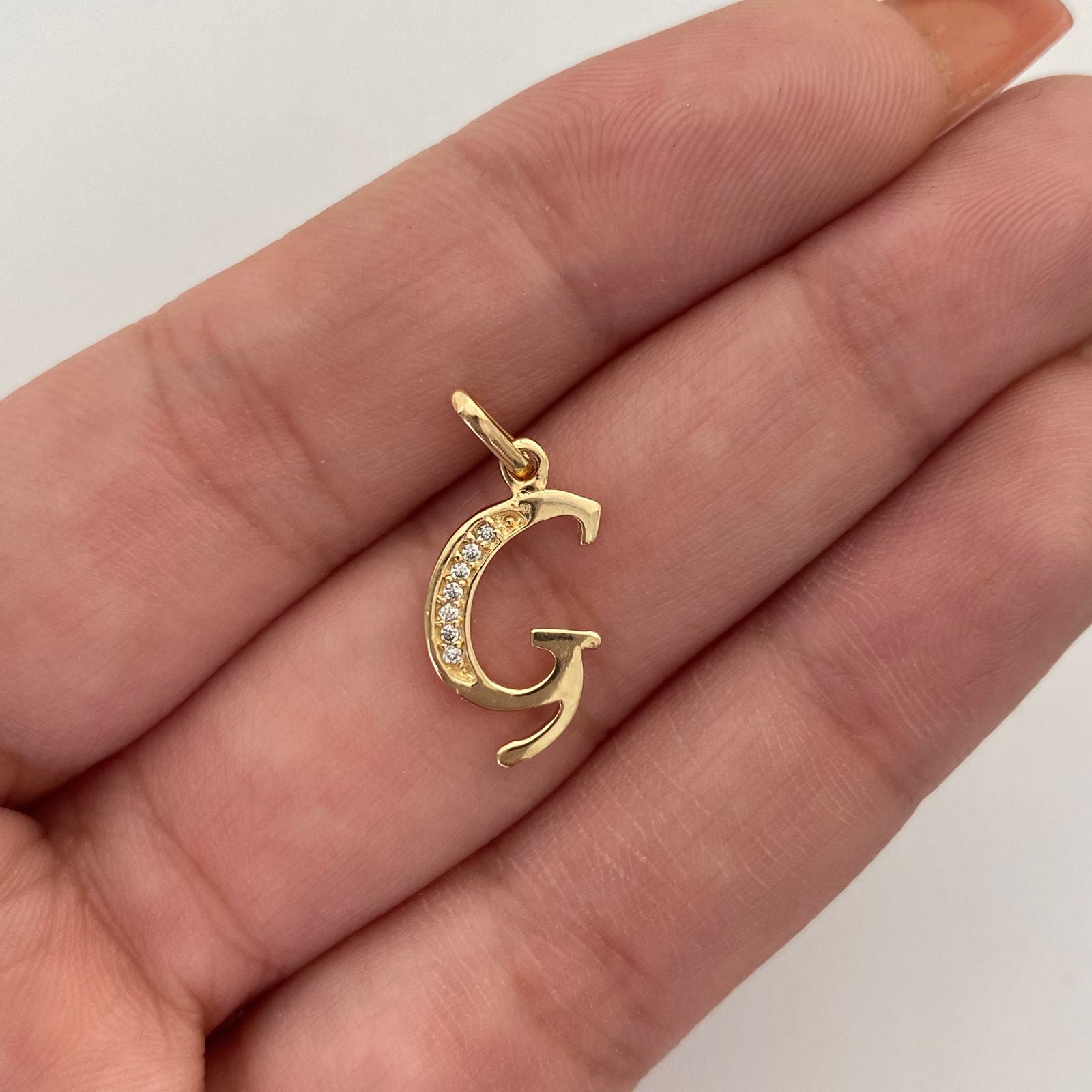 Dije Letra G Casting Oro amarillo 18k 0,9 Gr / 9,3 mm / 2,3 Cm
