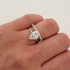 Anillo con diamante de laboratorio  en gota y laterales (POR FABRICACION)  Oro blanco  18k / Talla 7 1/2 / 5 Gr