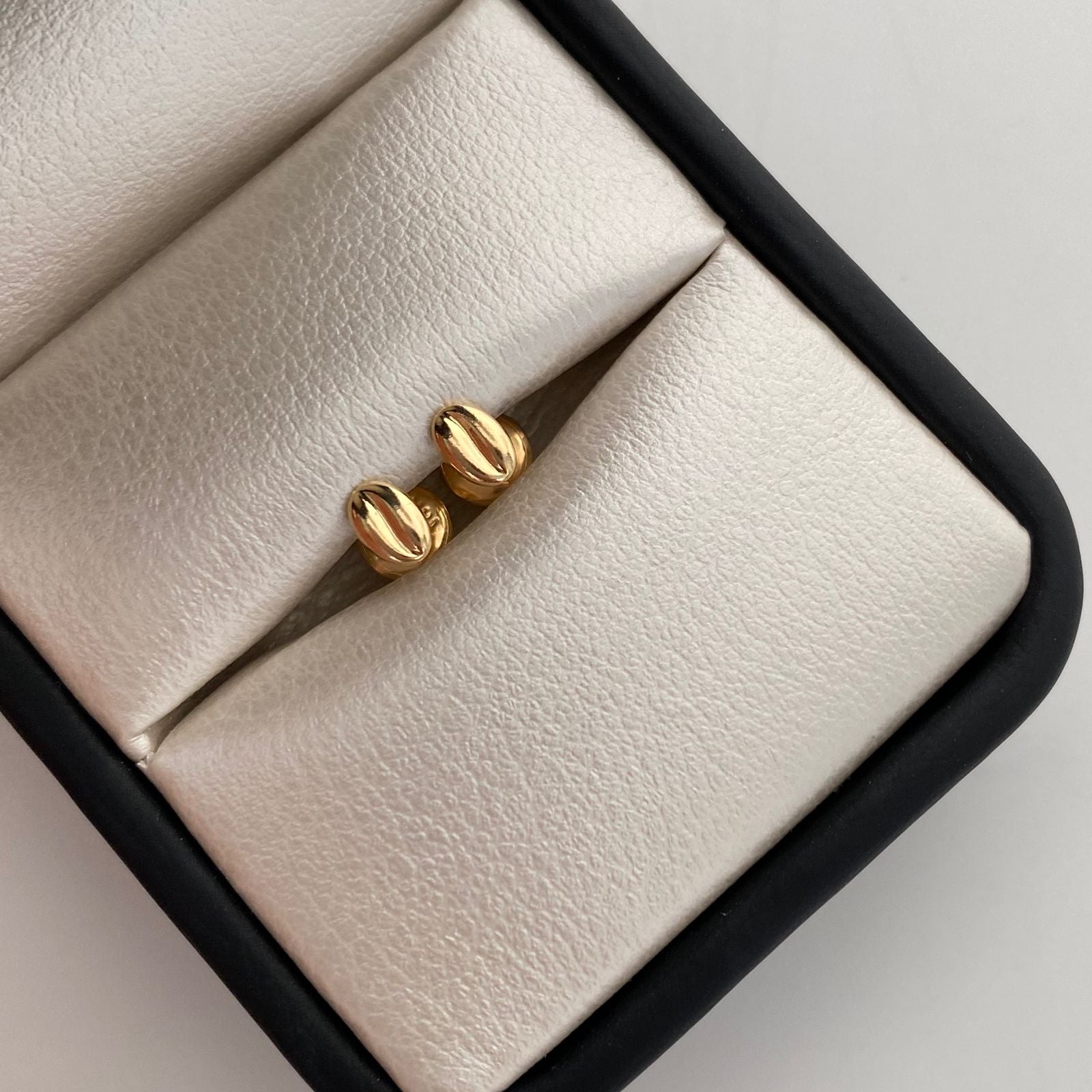 Topos Ganito de Café Oro amarillo 18k 0,45 Gr / 3,6 mm