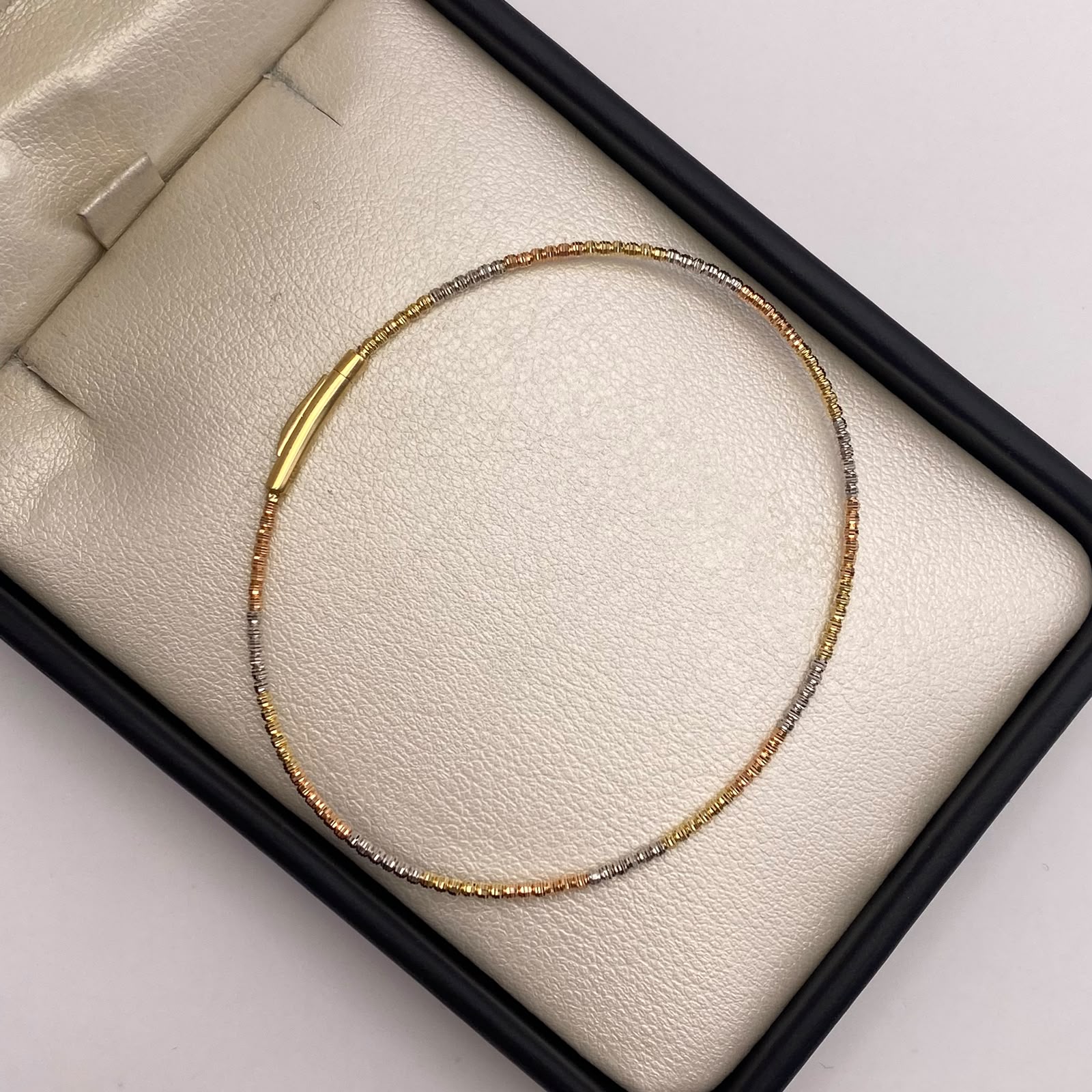 Aro It diamantado Tres oros 18k 2,09 Gr / 1,4 mm / 17,5 Cm