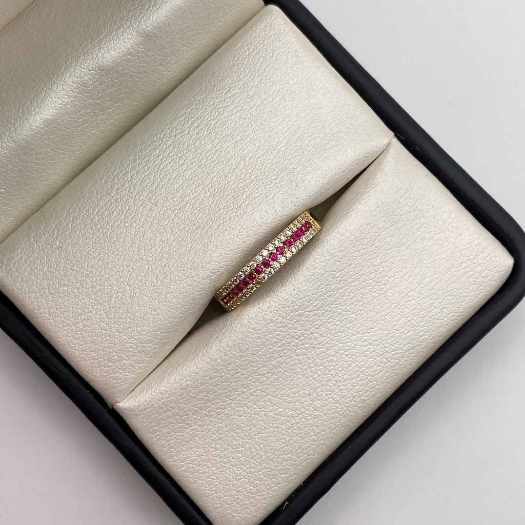 Anillo churumbela circones blancos y fucsias Oro amarillo 18k / Talla 6 3/4 / 2,95 Gr / 3,65 mm