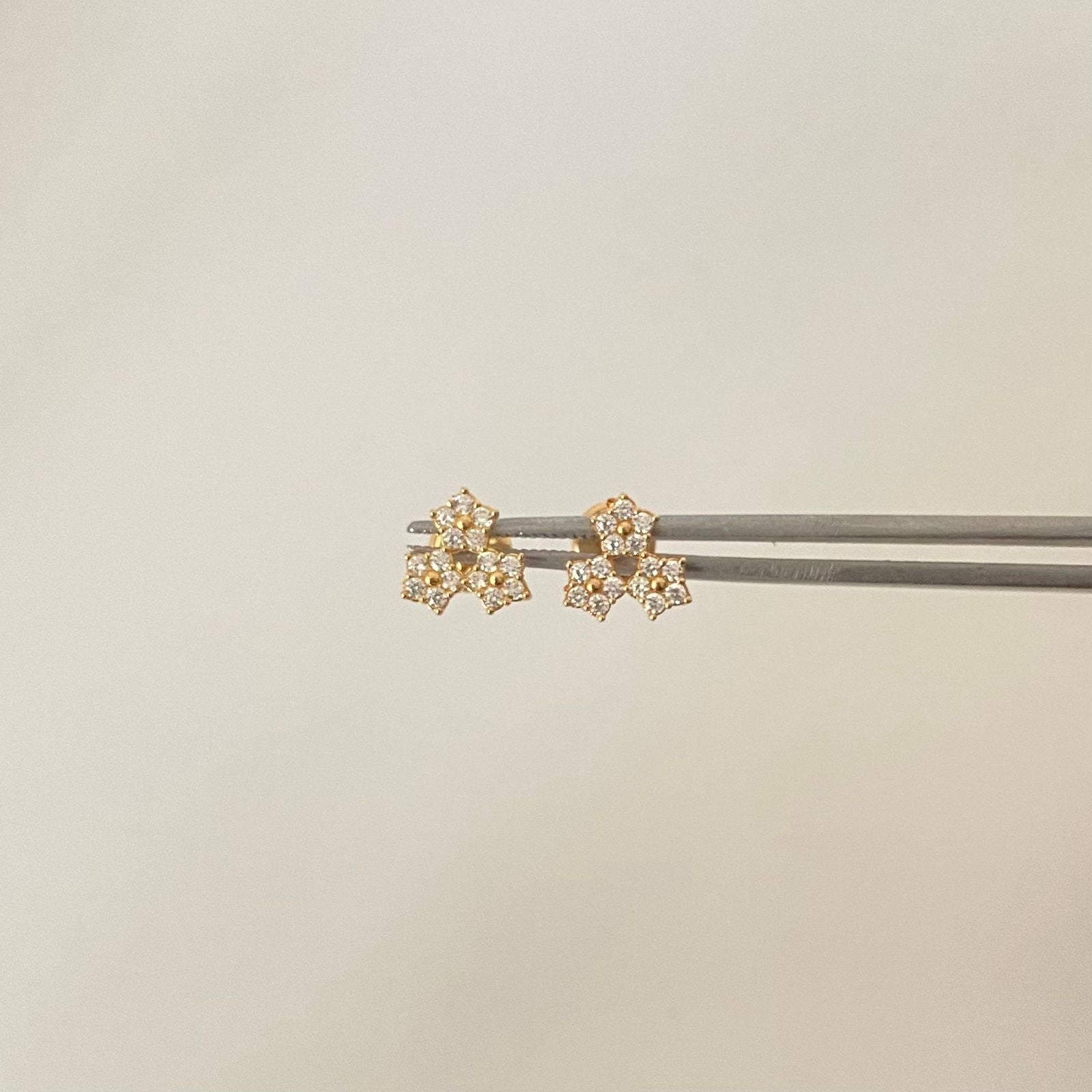 Topos trio flor casting Oro amarillo 18k 1,10 Gr / 8,0 mm