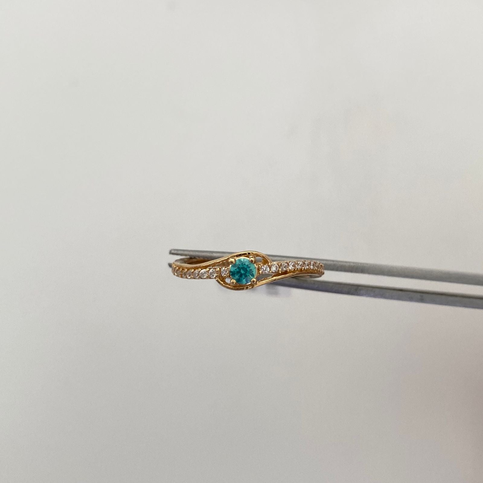 Anillo Solitario Turquesa Oro amarillo 18k / Talla 6 / 1,65 Gr / 1,4 mm
