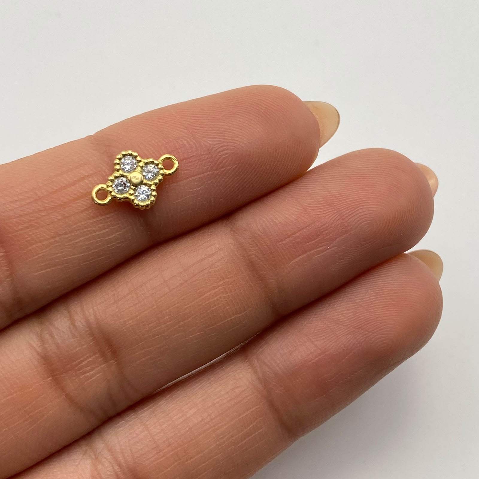 Herraje Trebol Casting blanco Oro amarillo 18k 0,6 Gr / 1,1 Cm