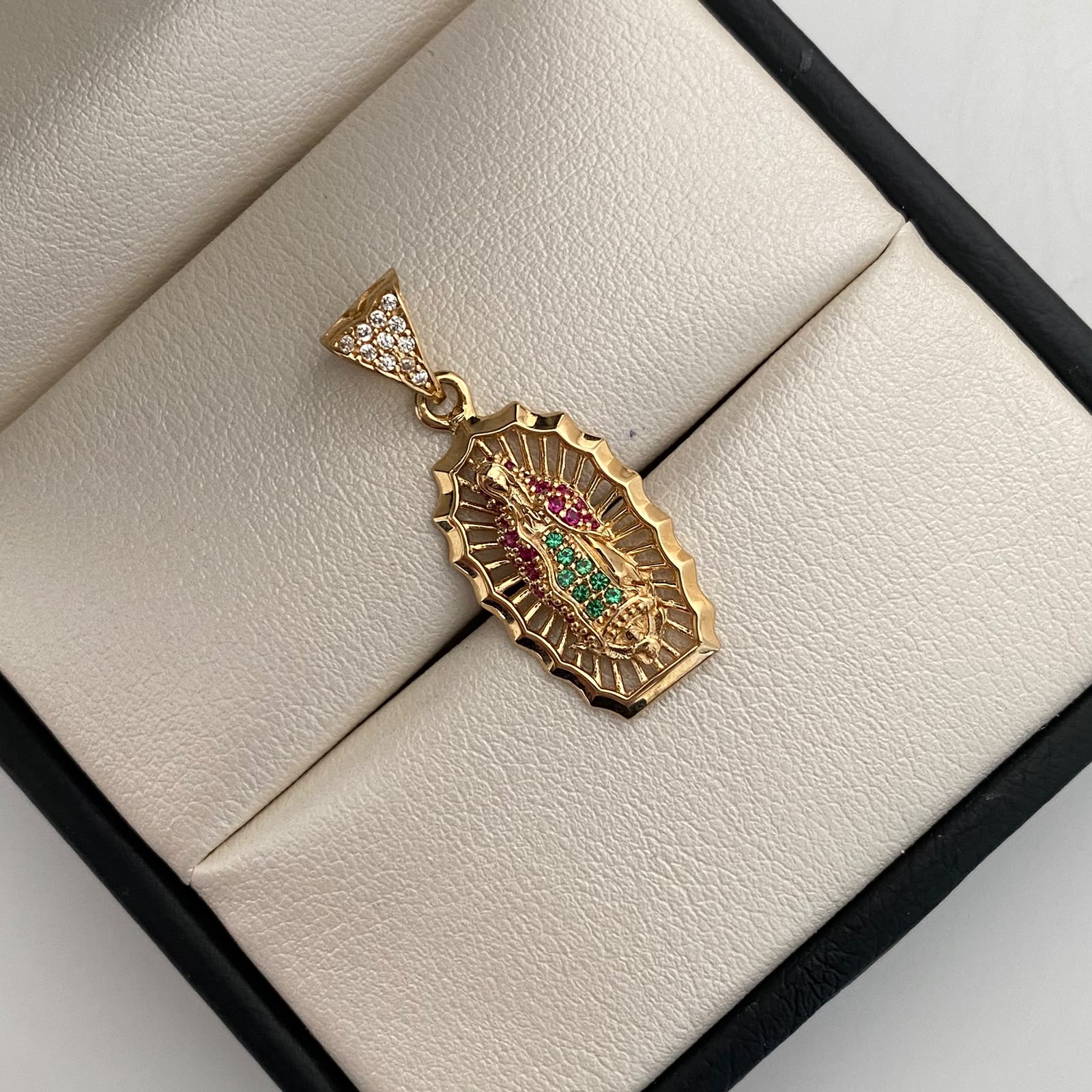 Dije Virgen de Guadalupe Casting Oro amarillo 18k 2,9 Gr / 12,9 mm / 3 Cm