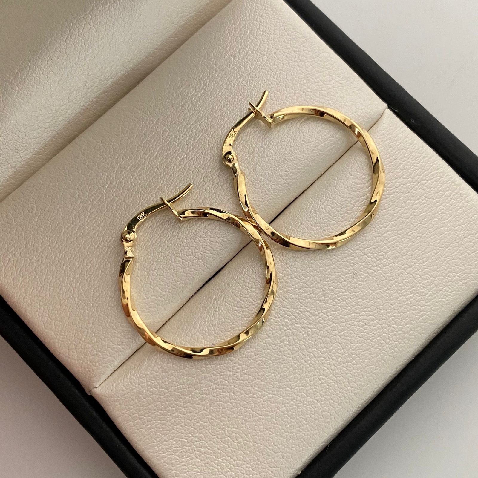 Candonga semi entorchada Oro amarillo 18k 1,25 Gr / 2,5 Cm