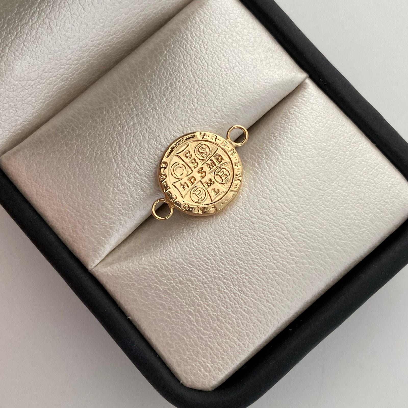 Herraje San benito Oro amarillo 18k 0,6 Gr / 1,2 Cm