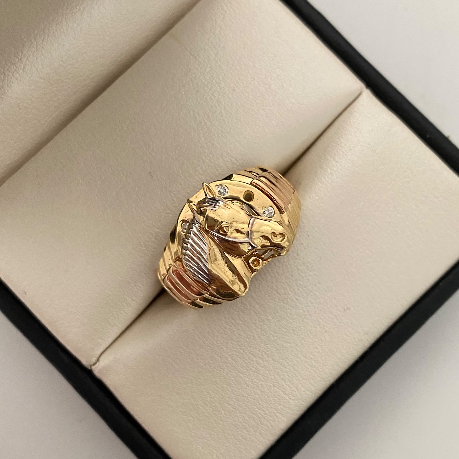 Anillo Herradura Caballa Tres oros 18k / Talla 11 / 7,85 Gr / 5 mm