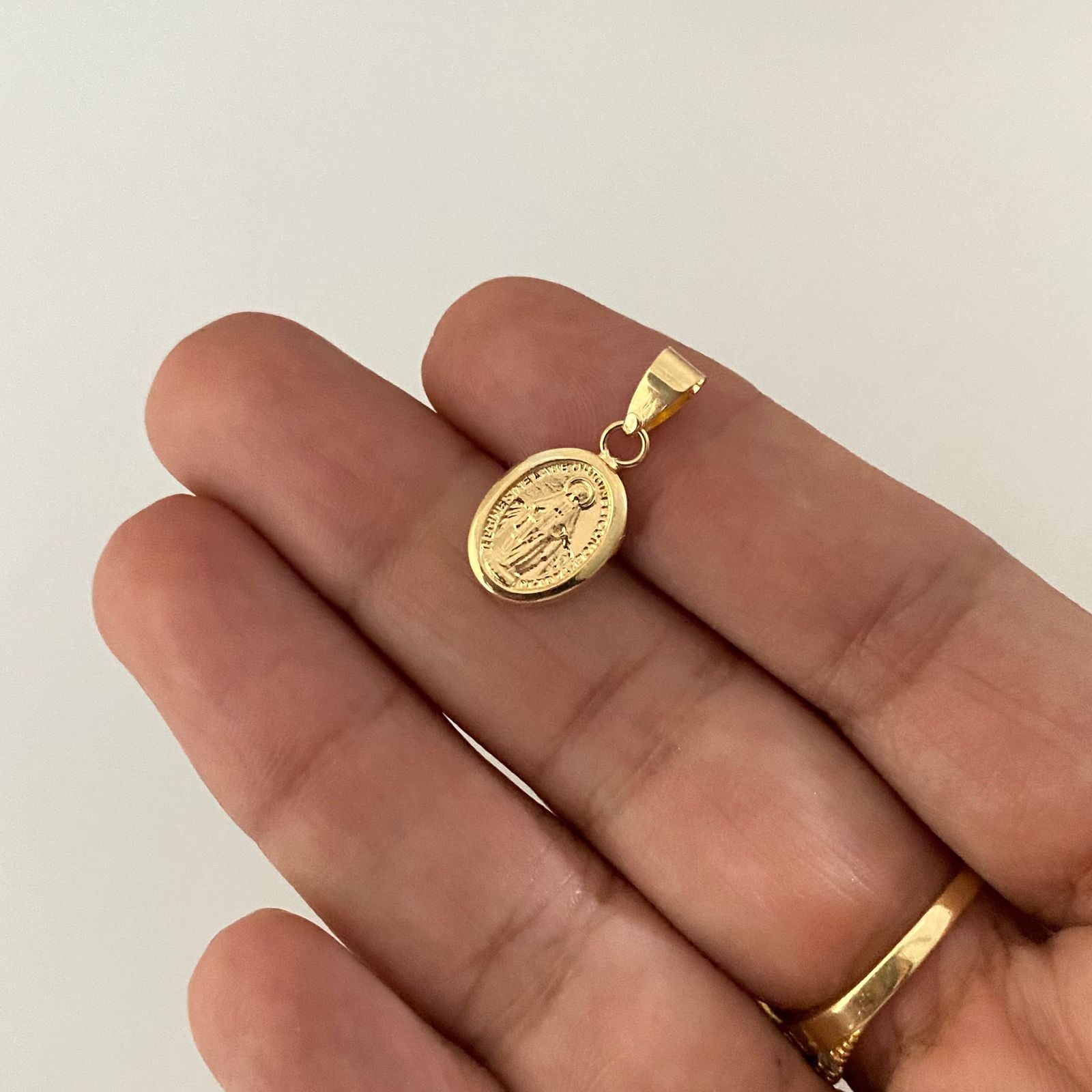 Dije virgen milagrosa Oro amarillo 18k 0,6 Gr / 1,8 Cm