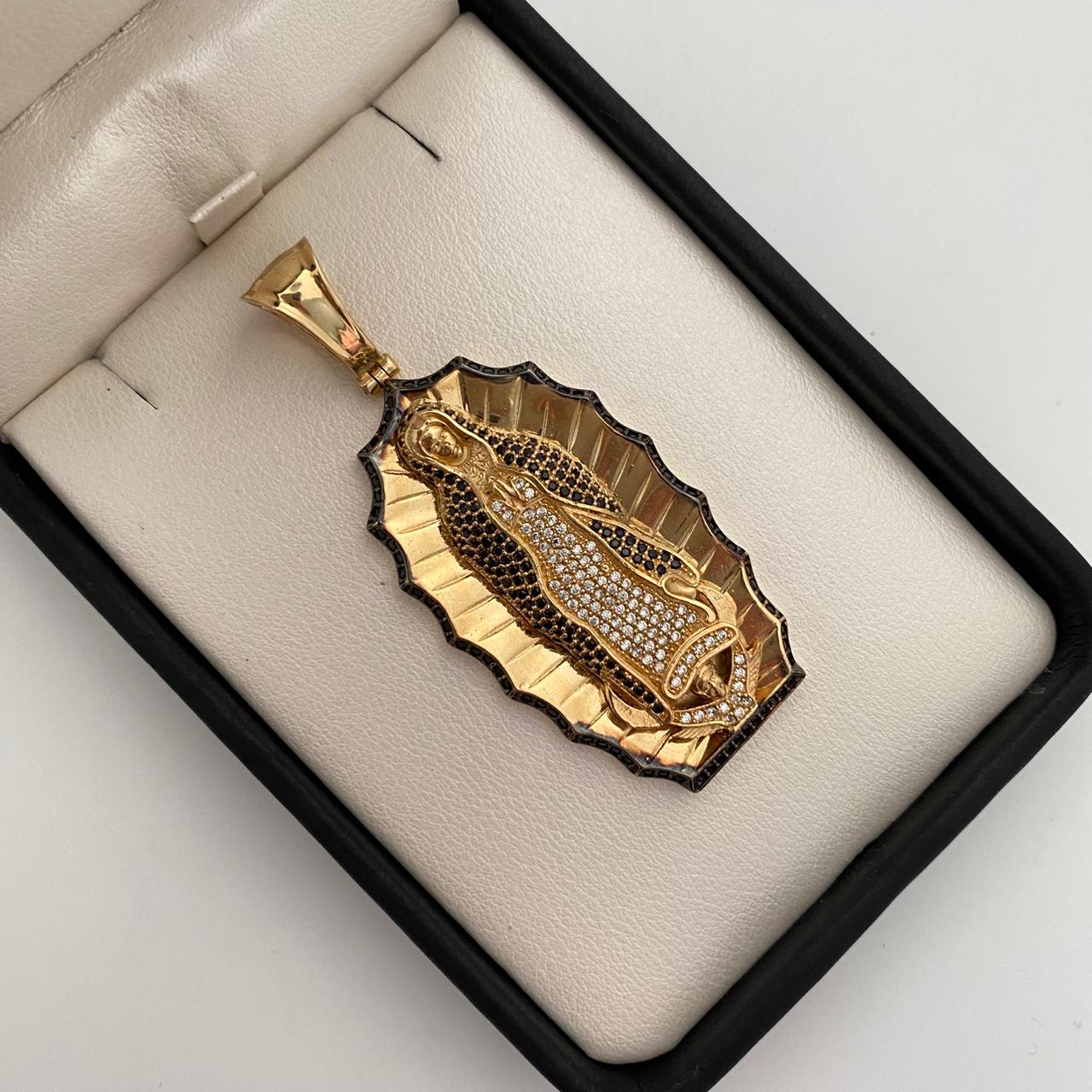 Dije virgen de guadalupe con circones negros y blancos  Oro amarillo 18k 23,85 Gr / 27,7 mm / 6,1 Cm